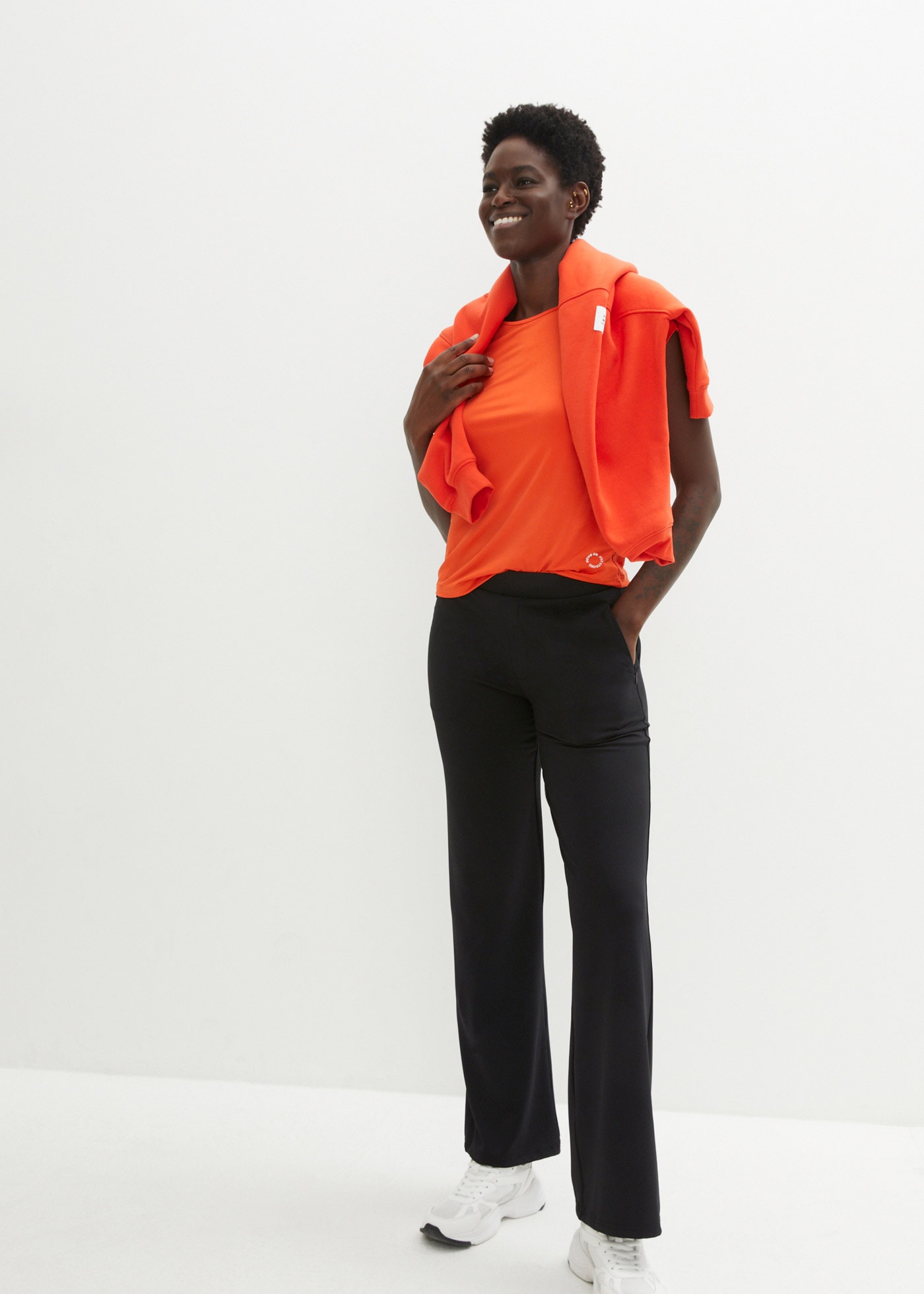 bonprix Jogginghose  aus schnelltrocknendem Stretchmaterial, mit verschließbaren Taschen