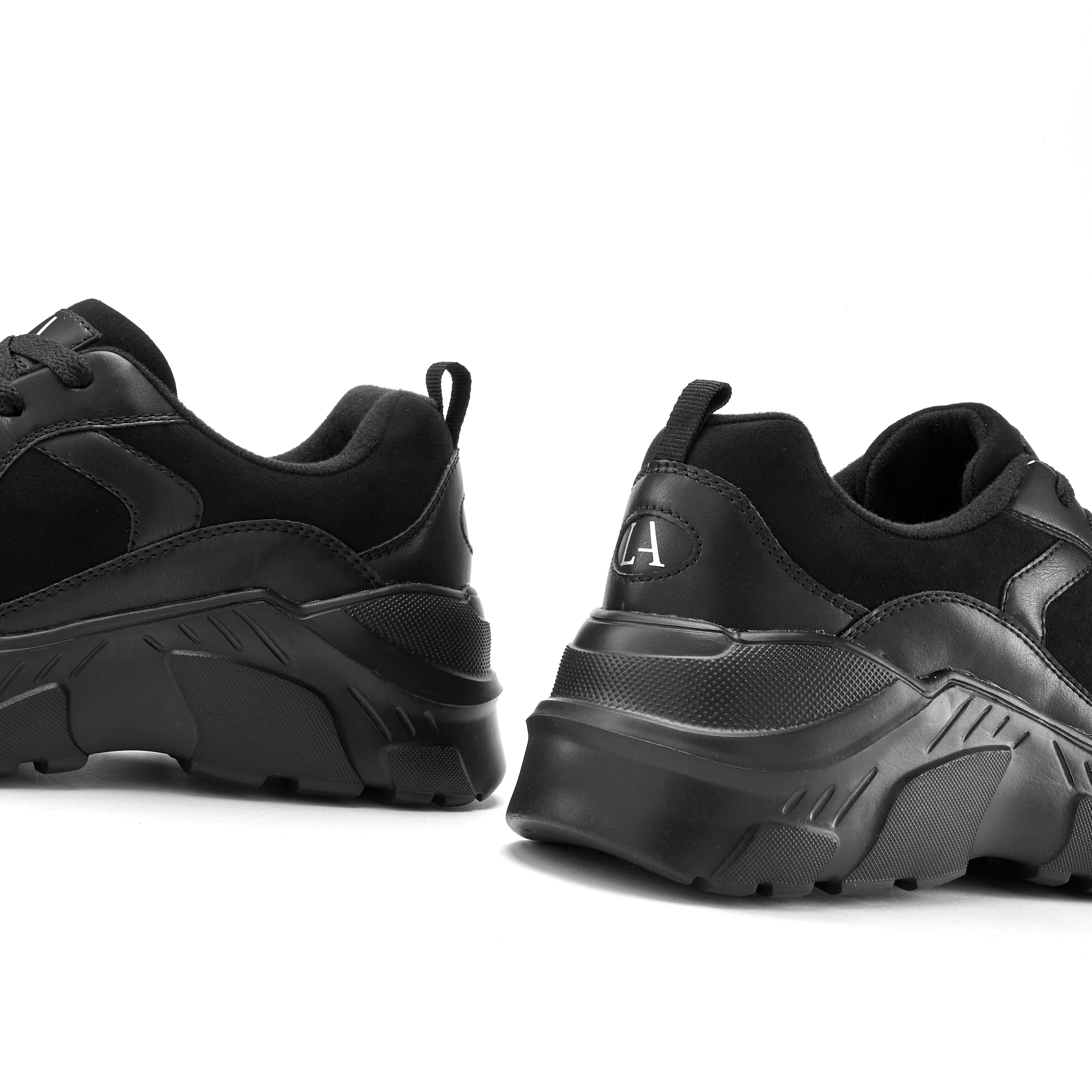 LASCANA Sneaker  Halbschuh, Sportschuh, leichte Chunky Sohle, weiche Innensohle VEGAN