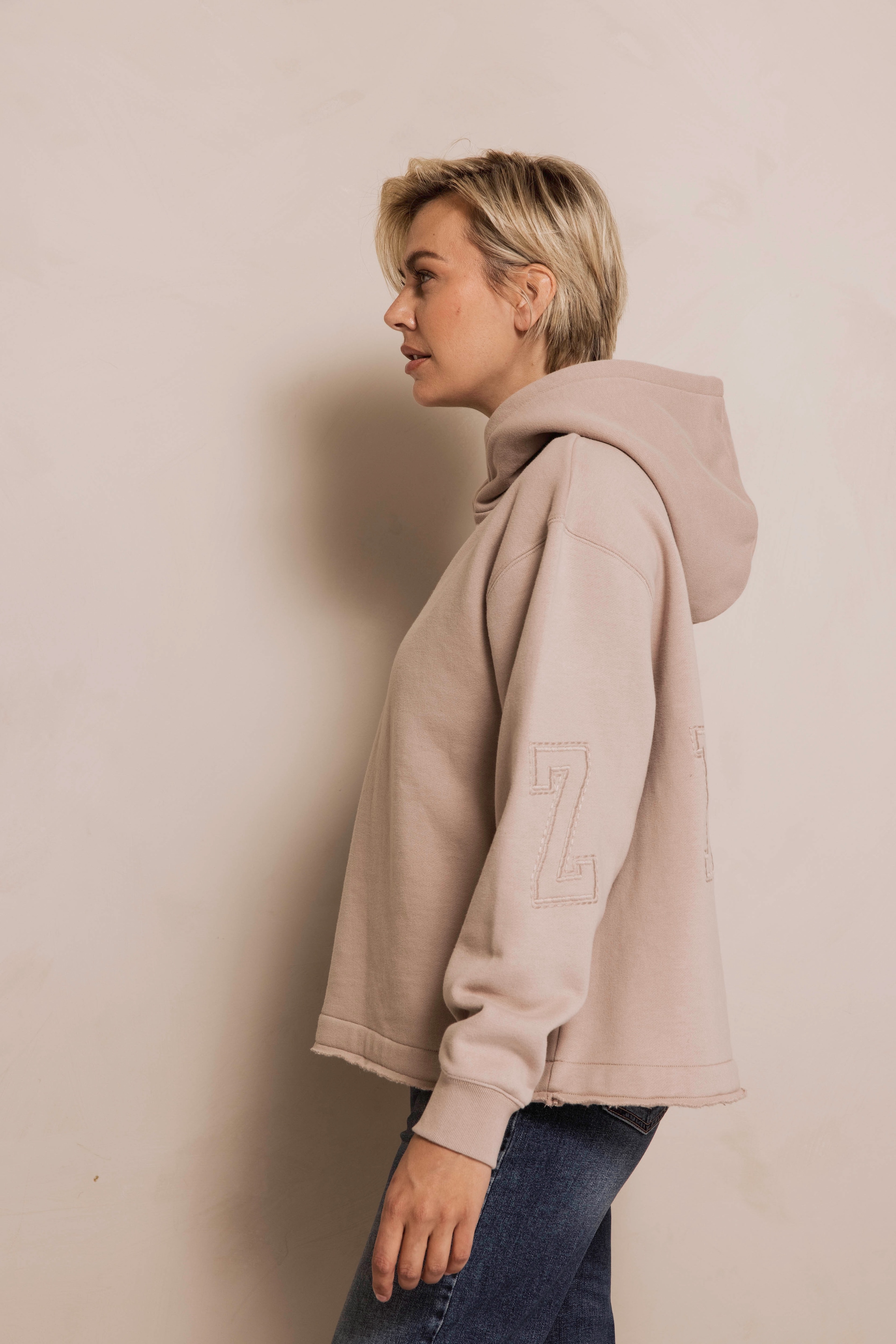 Zhrill Sweater »ZHJUNA« mit großer Stickerei auf dem Rücken