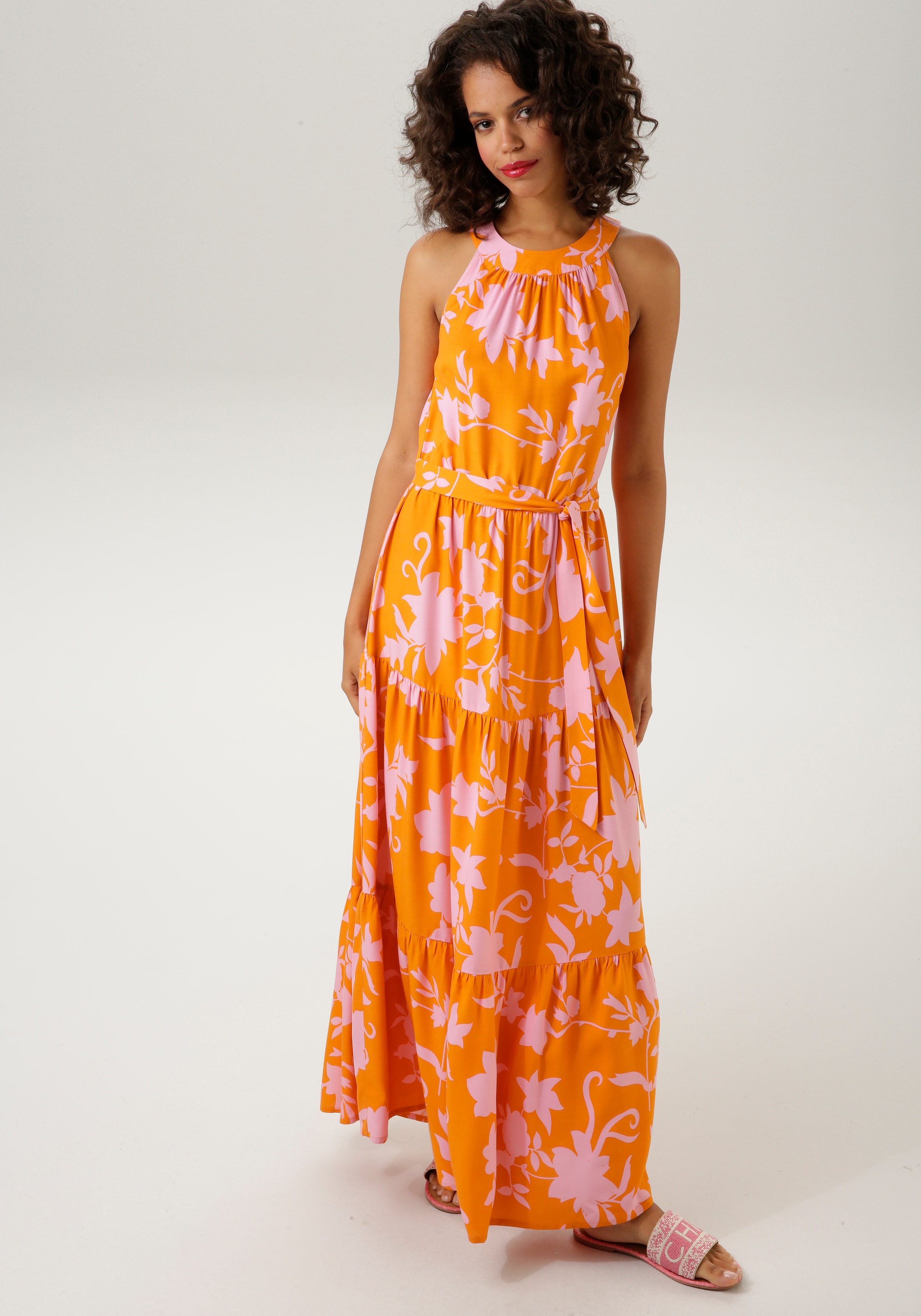 Aniston CASUAL Sommerkleid, (mit abnehmbarem Bindeband), mit trendfarbenem, graphischem Blumendruck - NEUE KOLLEKTION