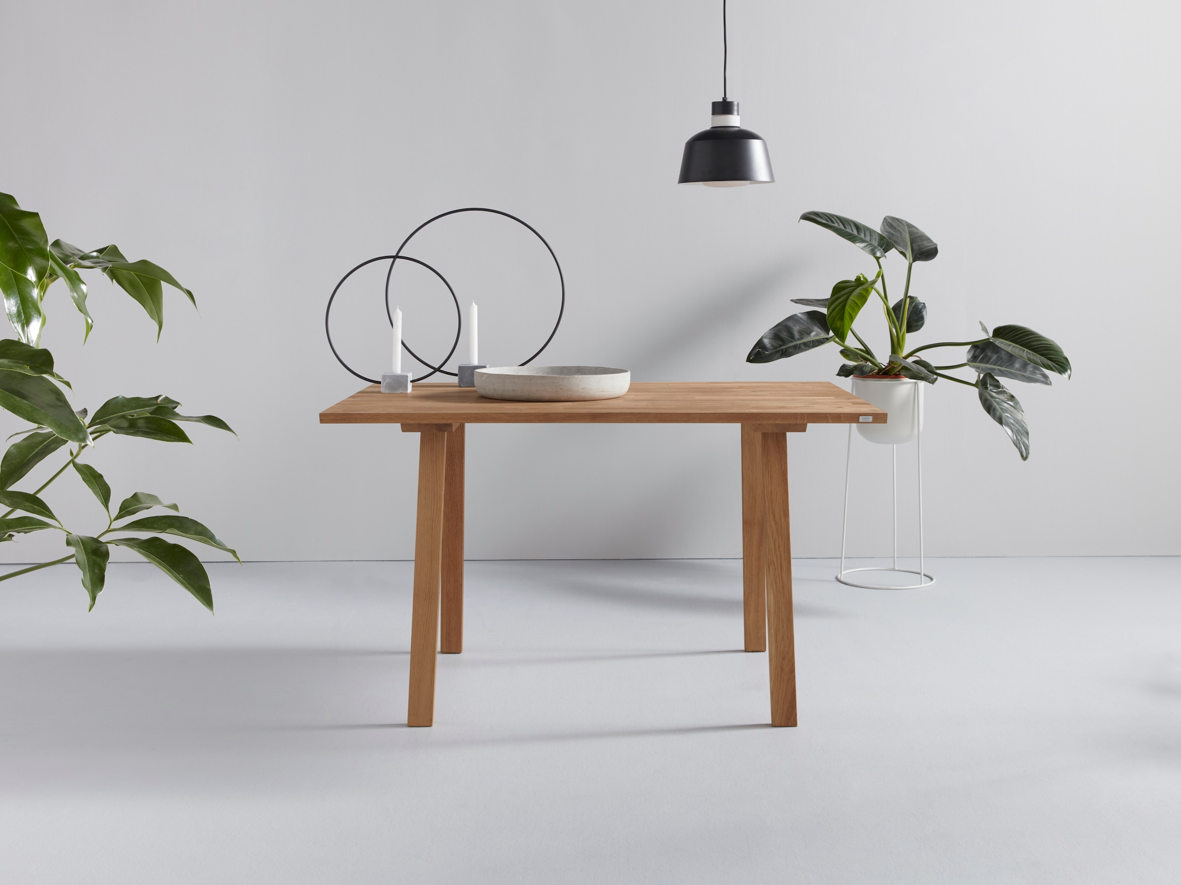 OTTO products Esstisch »Alessja«, Breite 130 oder 150 cm, Eiche Massivholz mit veganem Bio-Öl behandelt
