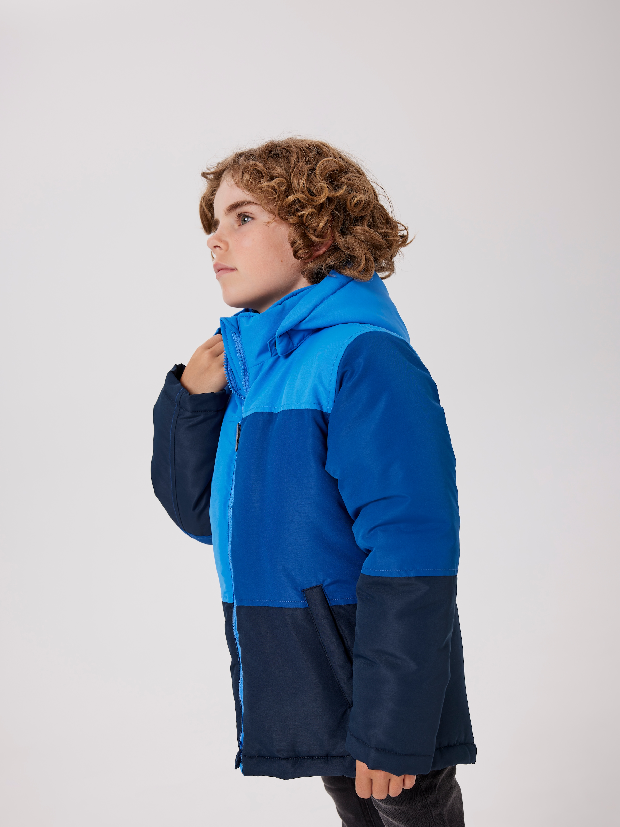 Softshelljacke »NKMMAX JACKET BLOCKS2 NOOS«, mit Kapuze, mit dekorativen,...