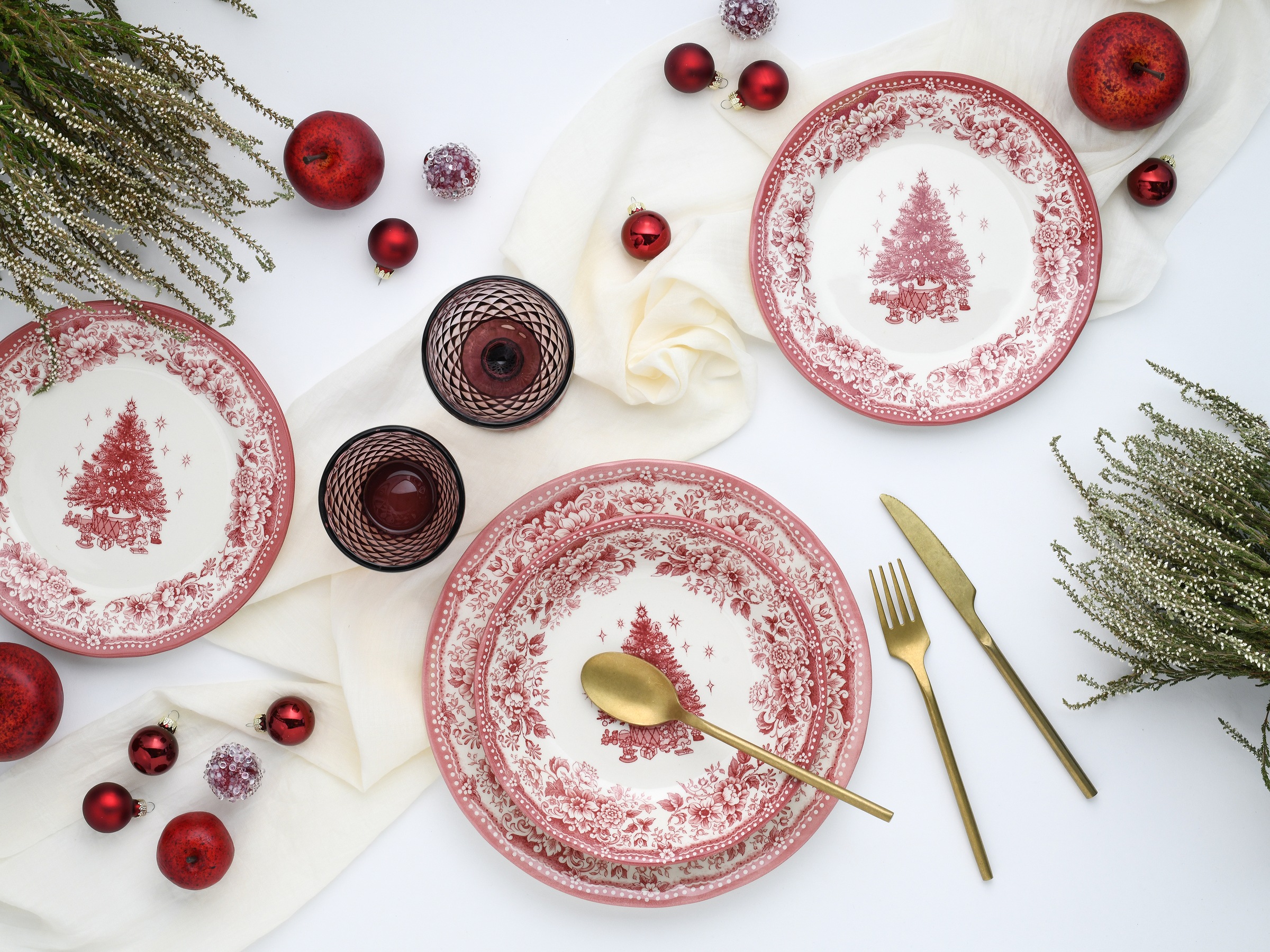 CreaTable Teller-Set »Tannenbaum Rot, Tellerset 12-tlg«, (Set, 12 tlg.), Tannenbaum als Zentralmotiv