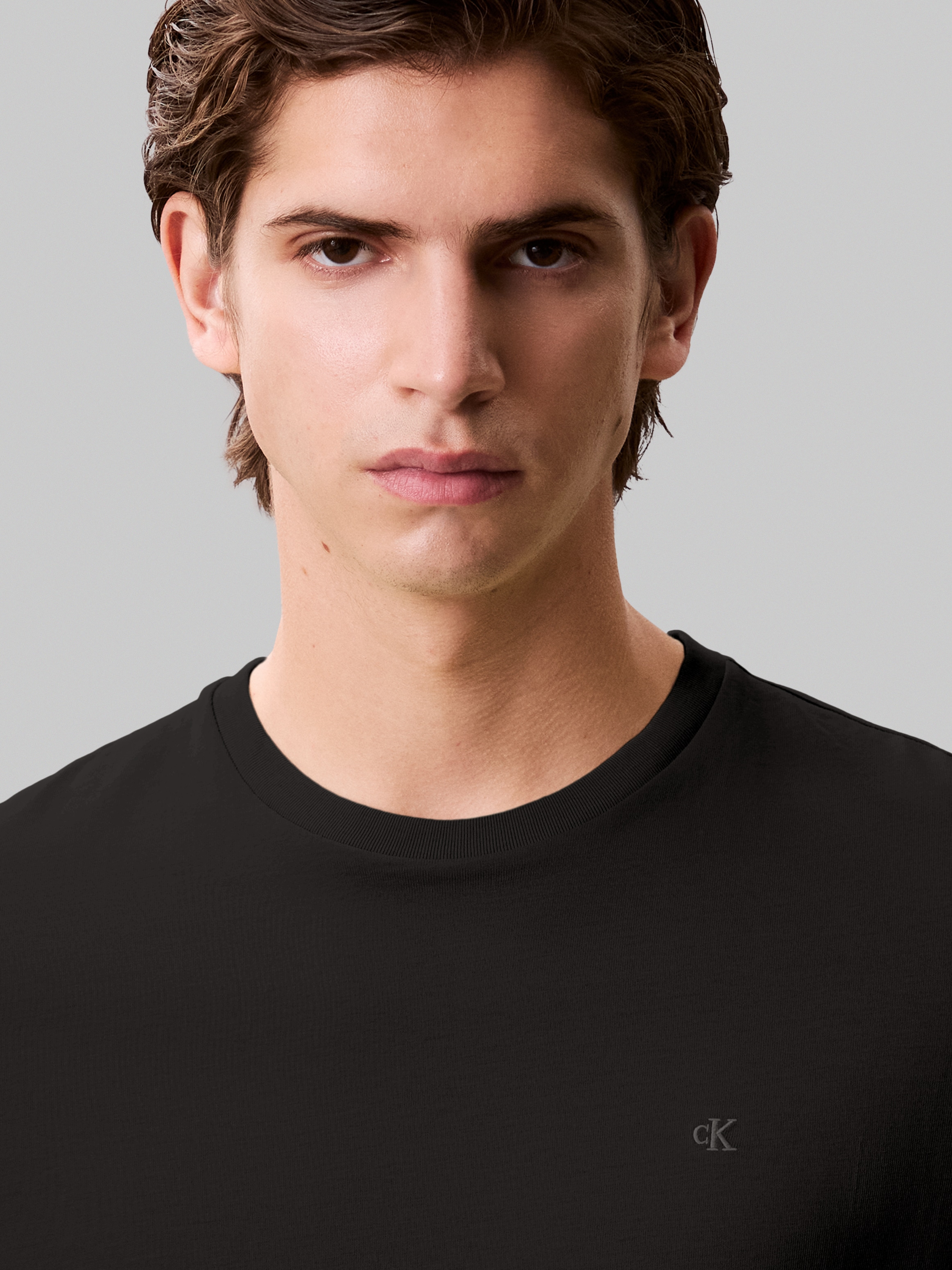 Calvin Klein Jeans T-Shirt »SS SMOOTH CTTN SOLID CREWNK TEE«, mit Logo