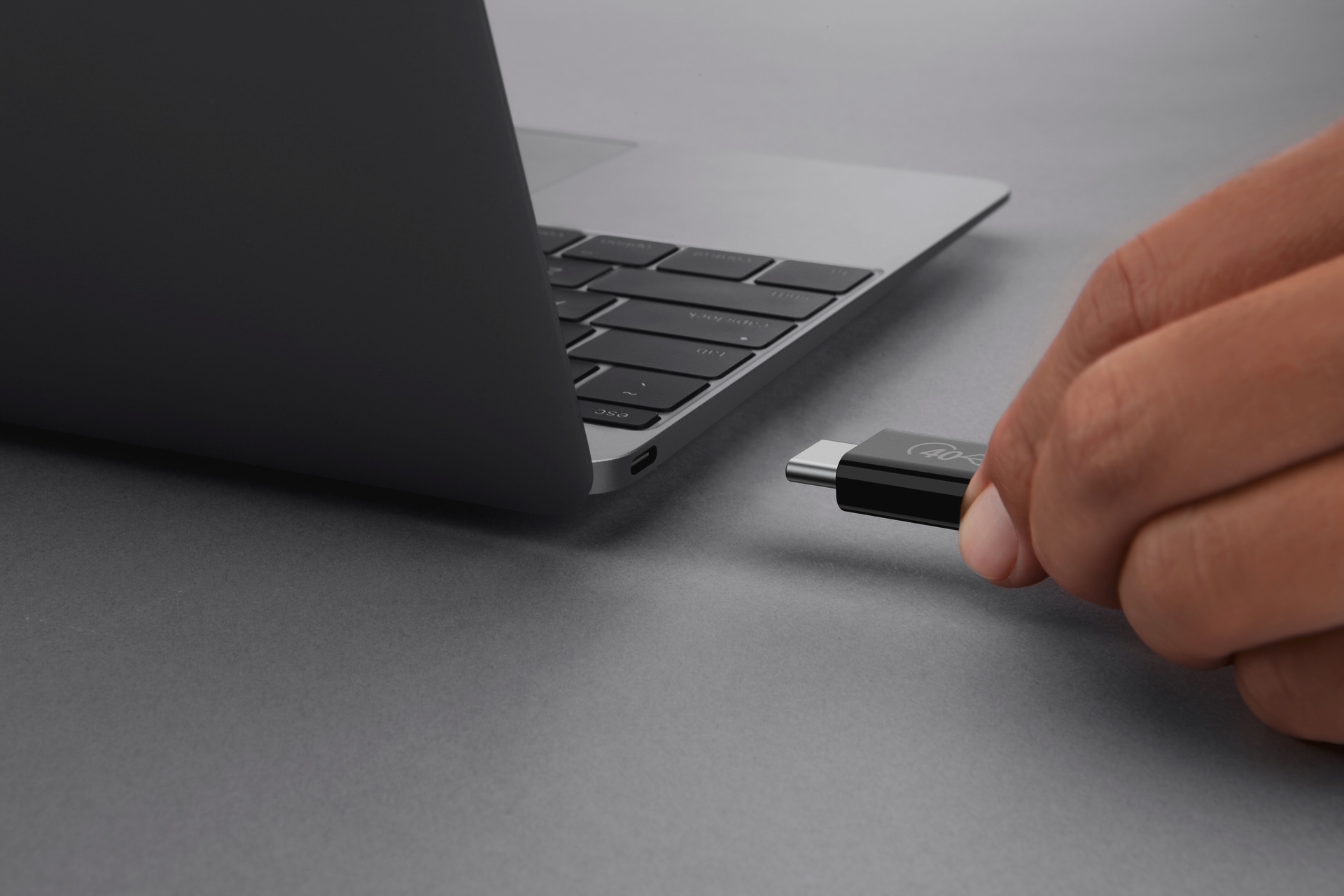 Belkin USB-Kabel »Connect USB4-Kabel«, USB-C, 80 cm, unterstützt Power Delivery und schnelles Laden per „Passthrough“
