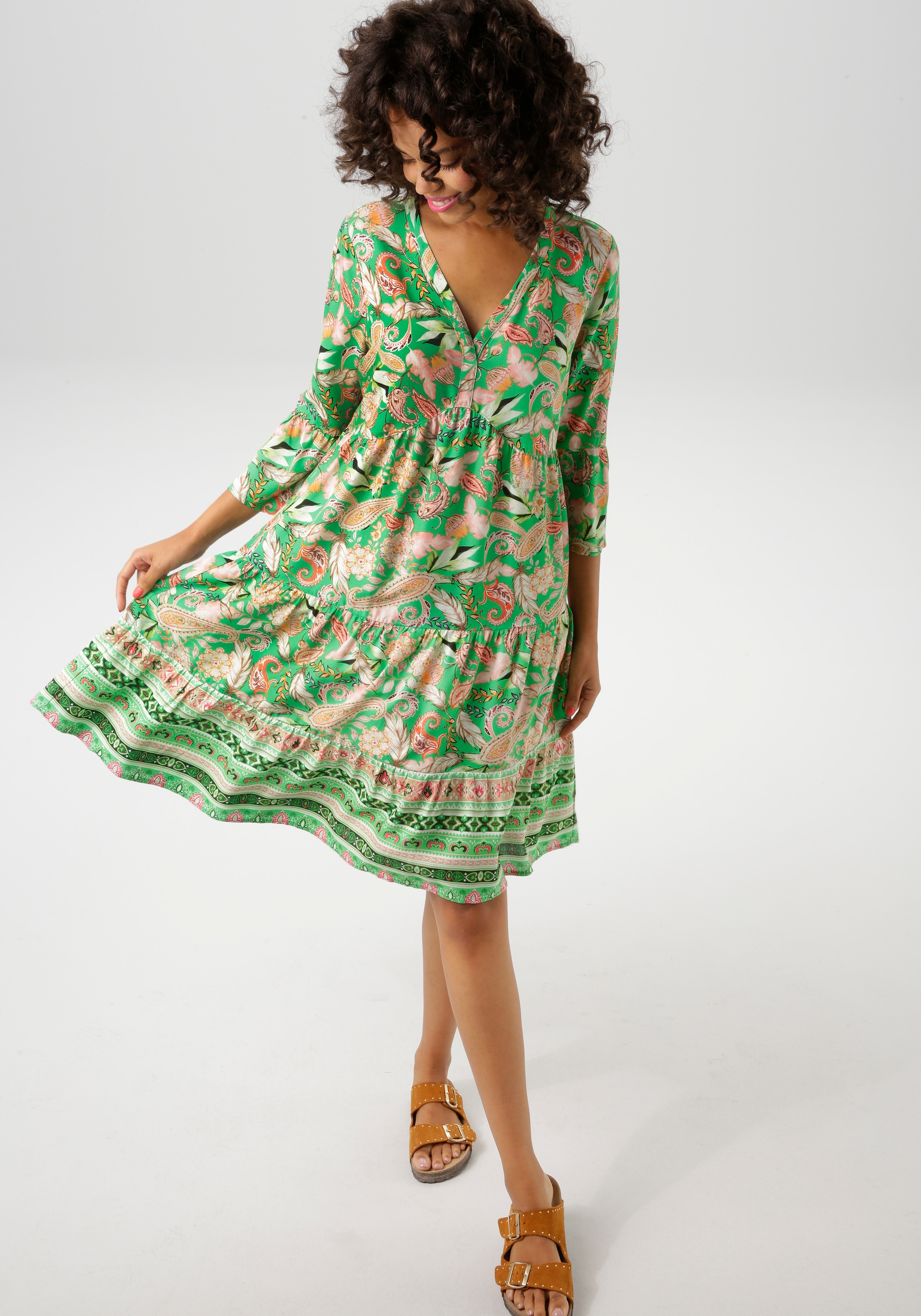 Aniston CASUAL Tunikakleid, mit fantasievolle, farbharmonischen Druck