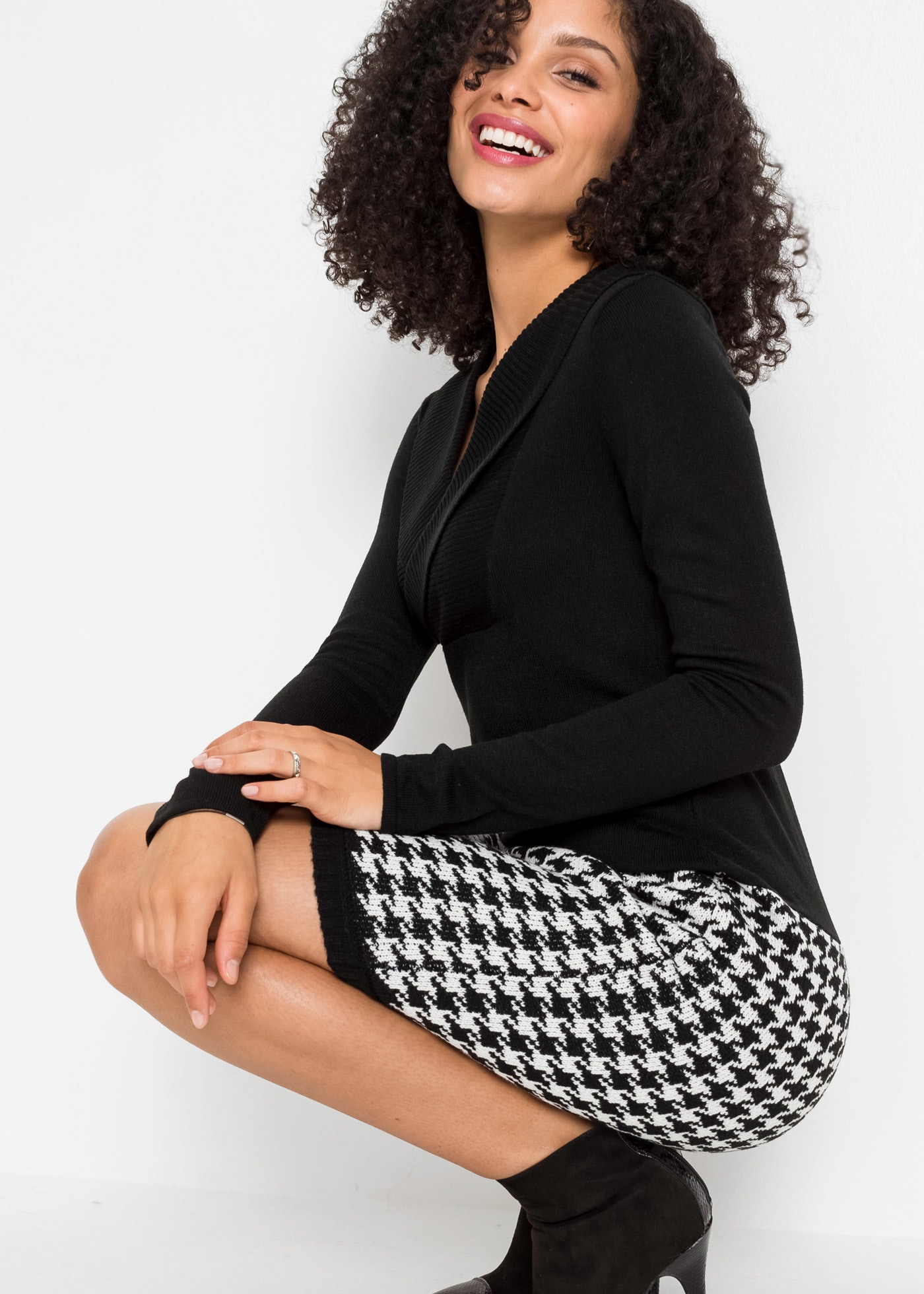 bonprix Strickkleid aus Polyacryl, figurbetonte Passform, gemustertes Rockteil