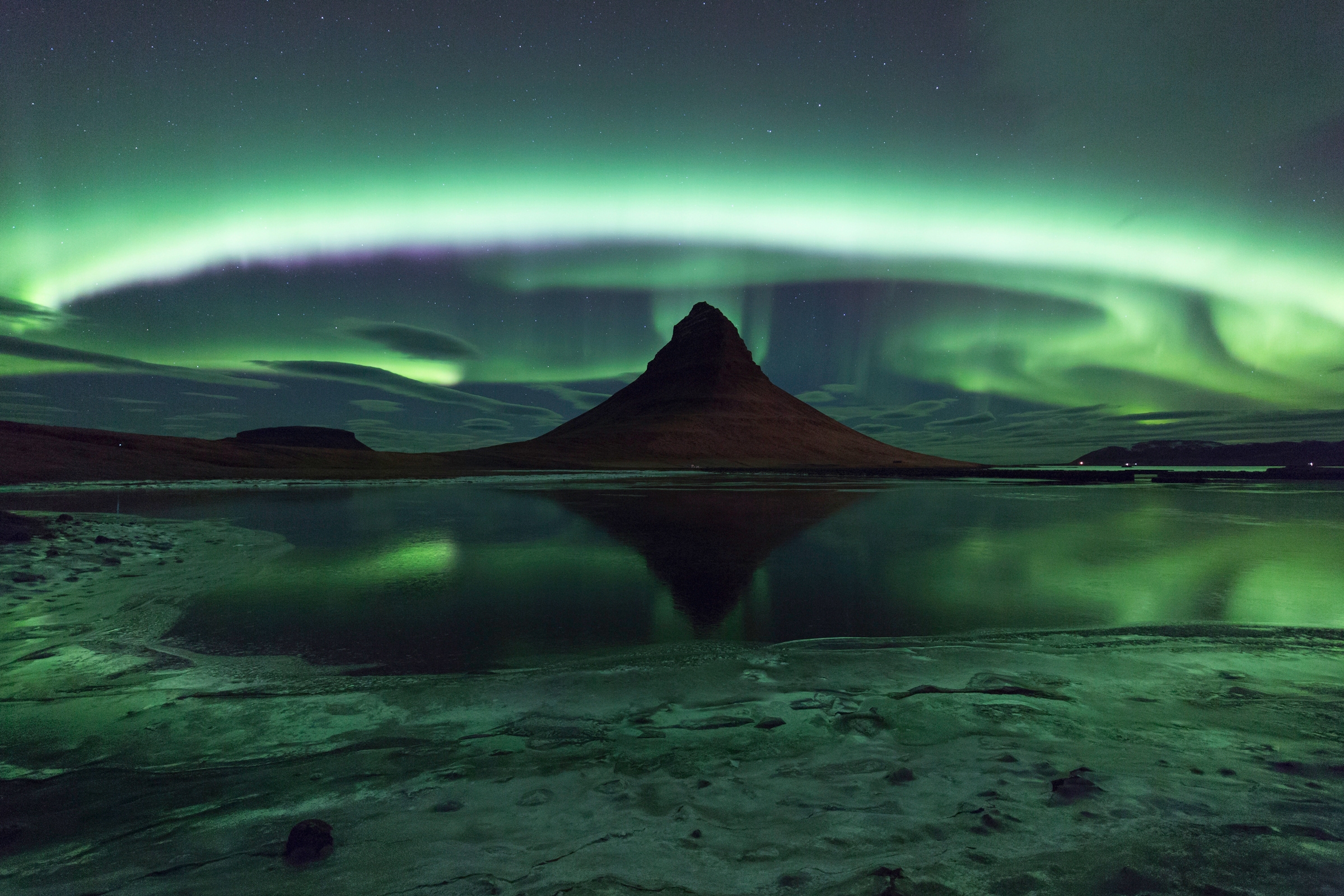 Papermoon Fototapete »Photo-Art PHILIP EAGLESFIELD, KIRKJUFELL AURORA« günstig online kaufen