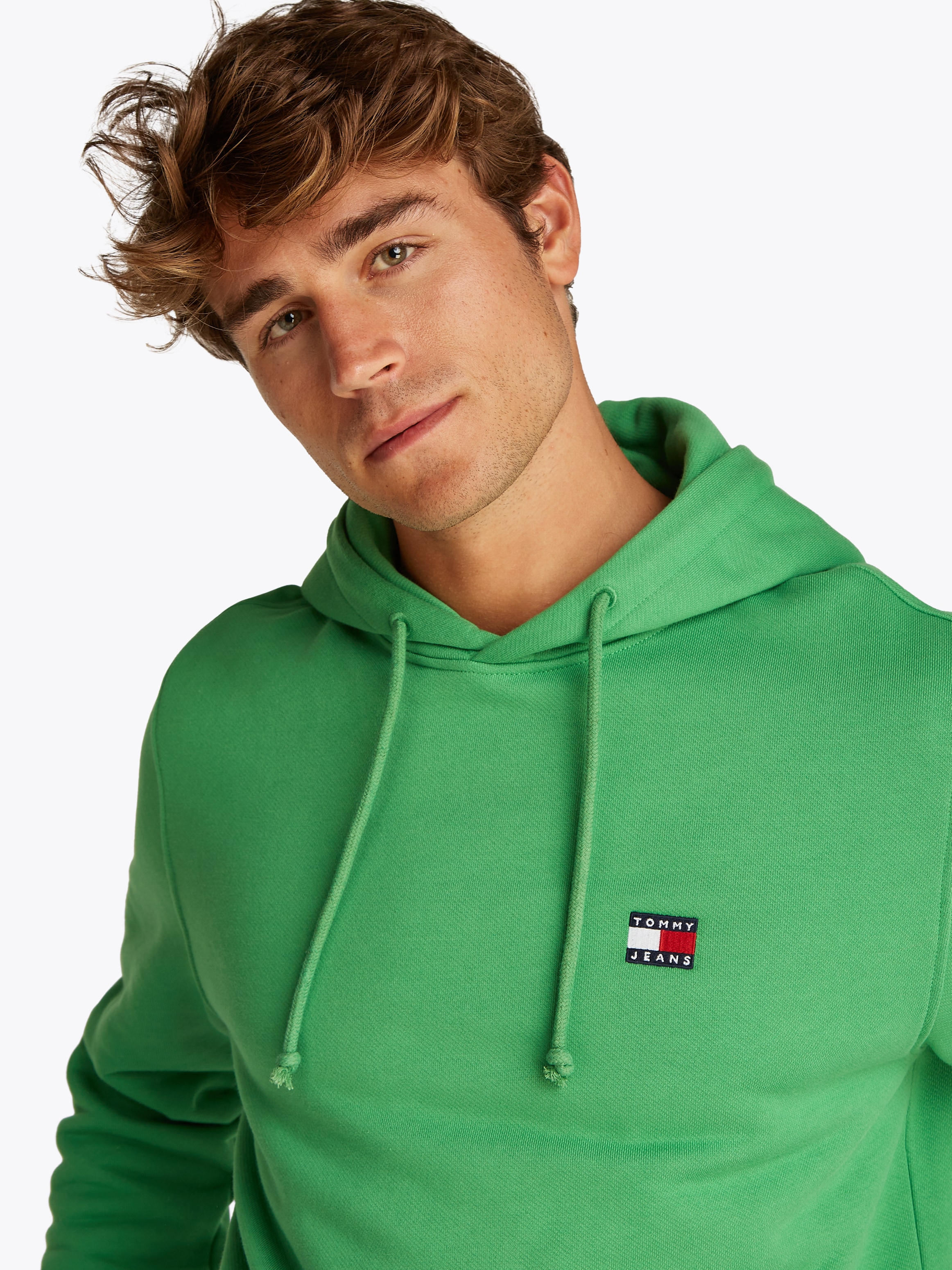 Tommy Jeans Hoodie »TJM REG BADGE HOODIE EXT«, Mit Rundhalsausschnitt