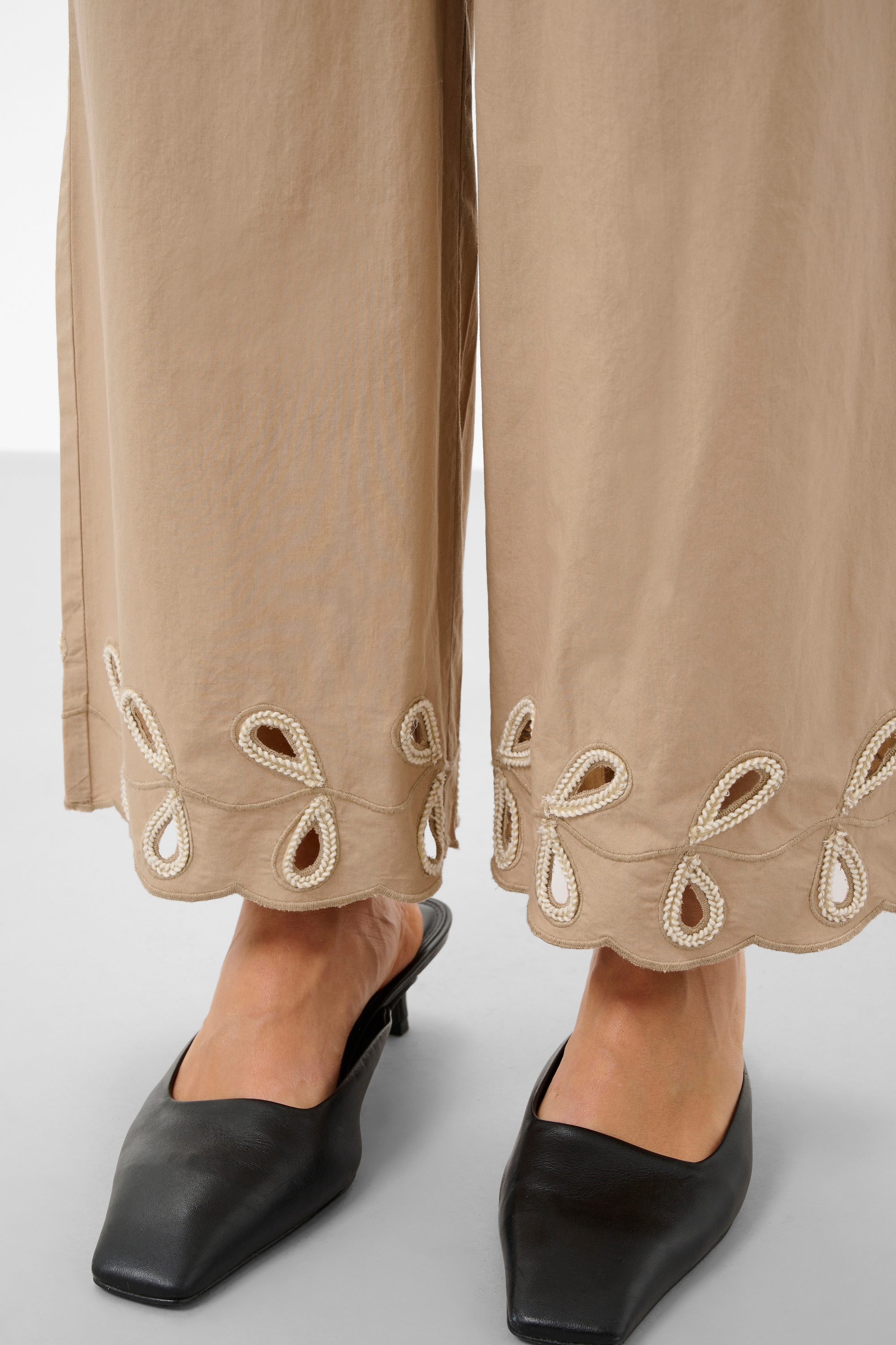 SOAKED IN LUXURY Stoffhose »Casual Hose SLAmara«