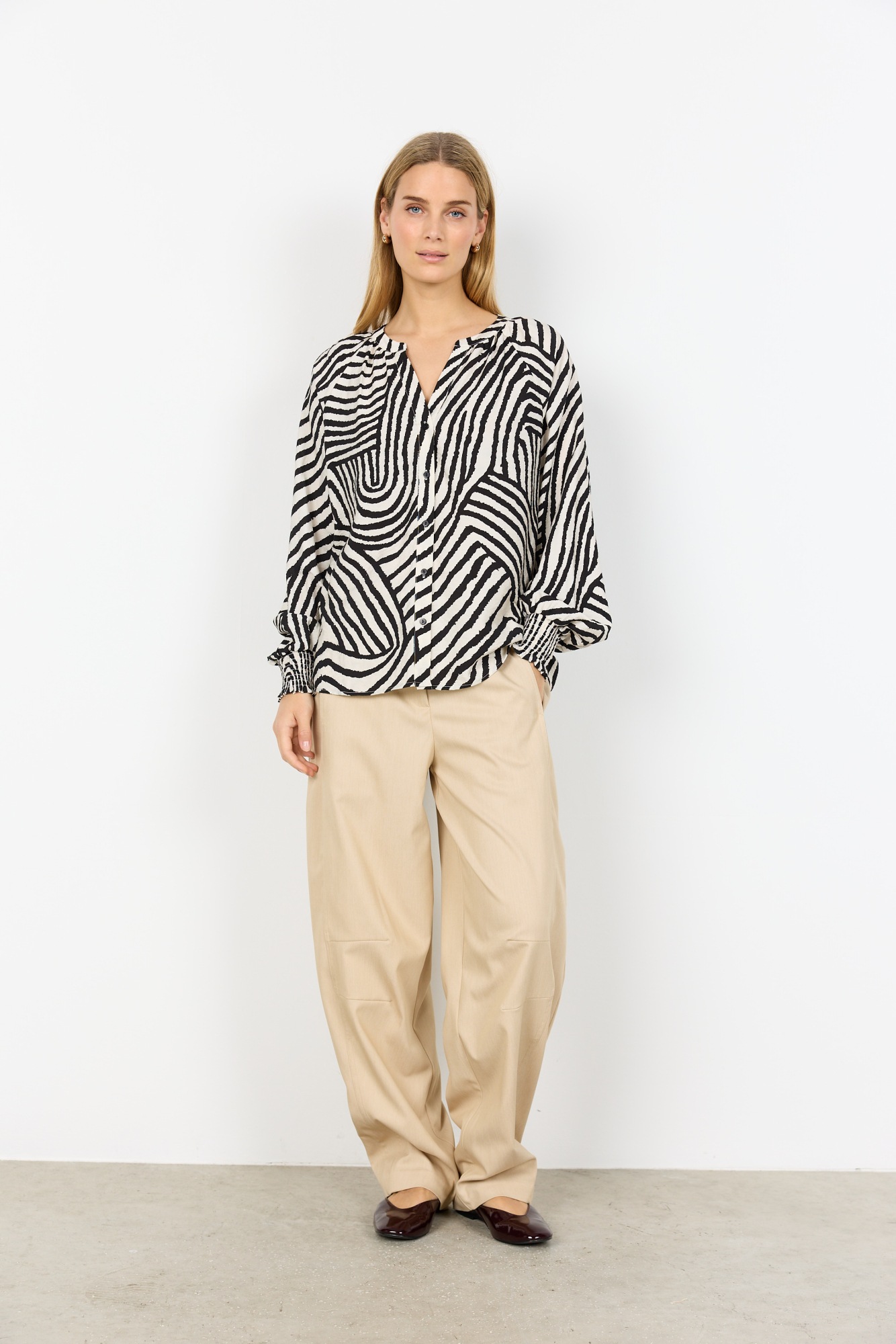 soyaconcept Druckbluse »SC-BECCA 1« aus Viskosemischung, Regular Fit, mit V-Ausschnitt, bedruckt
