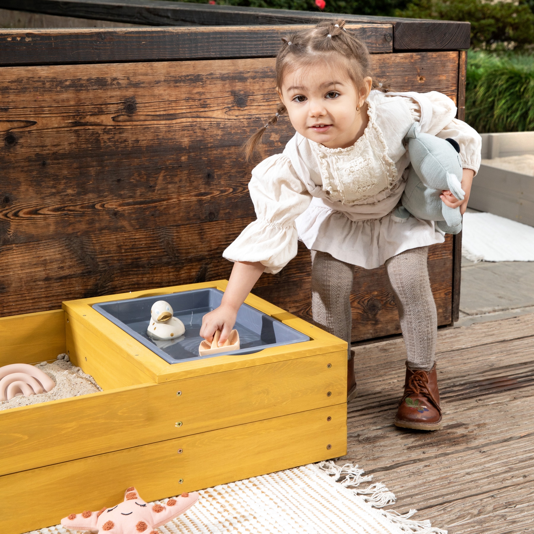 MUDDY BUDDY® Sandkasten »Space Saver«, mit Matschwanne und Staufach; FSC® - schützt Wald - weltweit