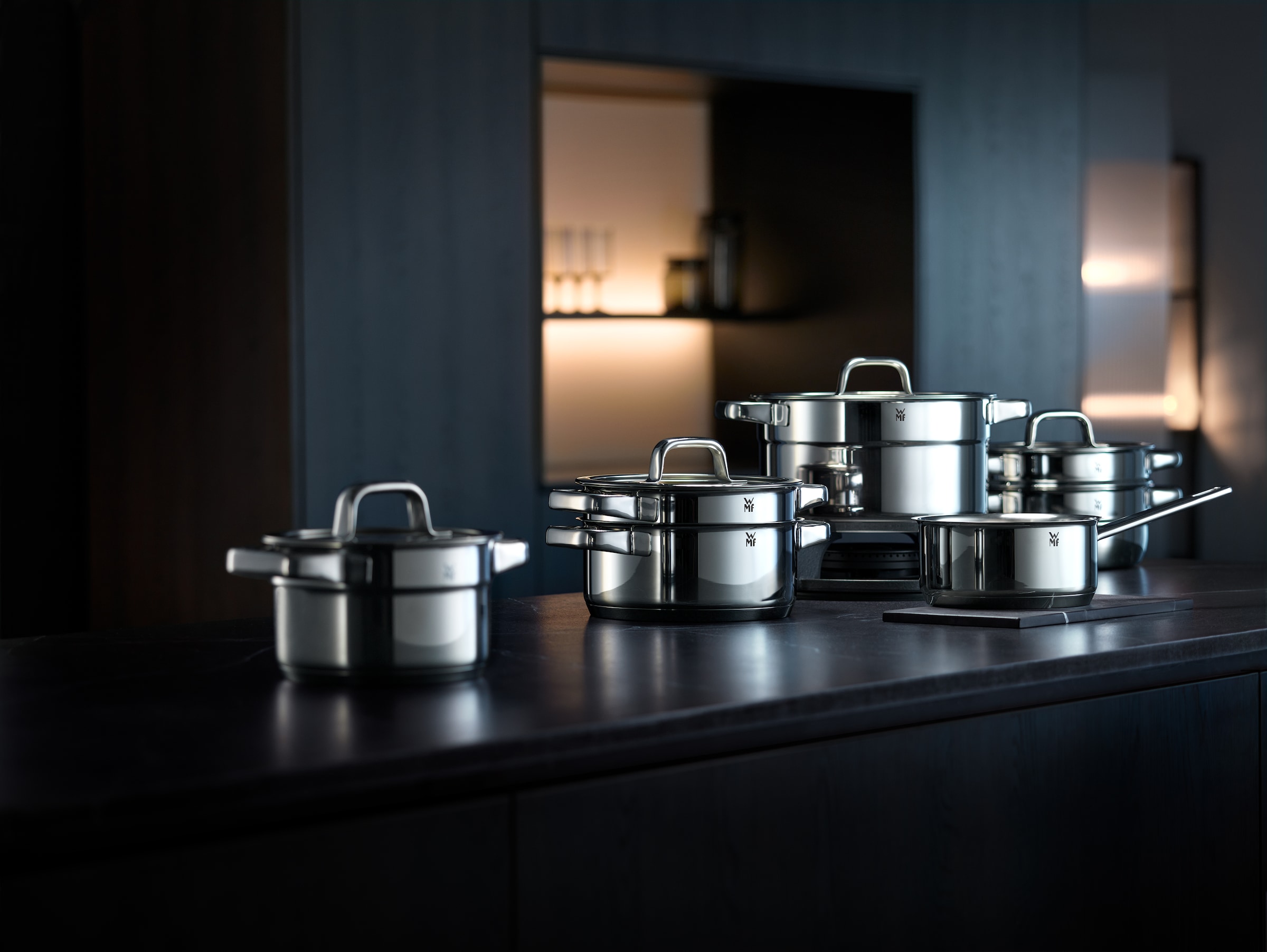 WMF Topf-Set »Compact Cuisine«, Cromargan® Edelstahl Rostfrei 18/10, (Set, 9 tlg.), platzsparend stapelbar, wärmereduzierende Hohlgriffe, Innenskalierung