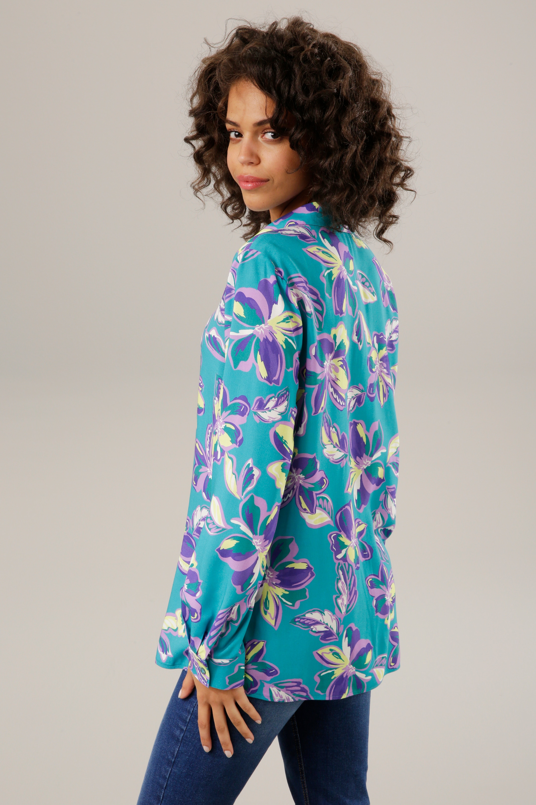 Aniston CASUAL Hemdbluse, mit farbharmonischen Blättern Blüten und online bedruckt bestellen