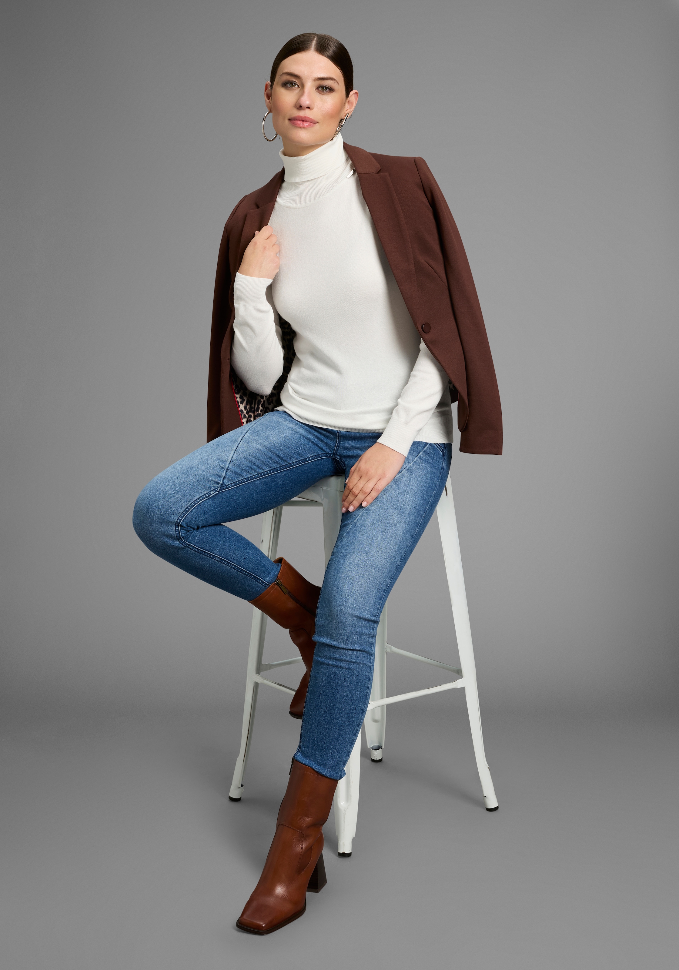 Bruno Banani Rollkragenpullover, mit Metalllogo