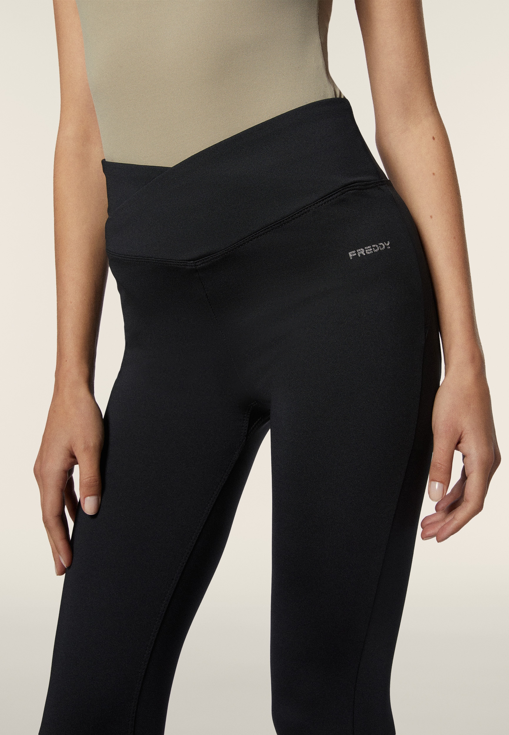 Freddy Leggings »WRUP SUPERSKINNY 7/8 HIGHWAIST CORE«  mit Lifting & Shaping Effekt -Exklusiv bei Otto