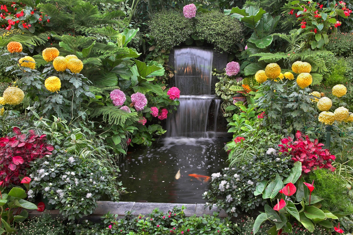 Papermoon Fototapete »Kleiner Wasserfall in Garten« günstig online kaufen