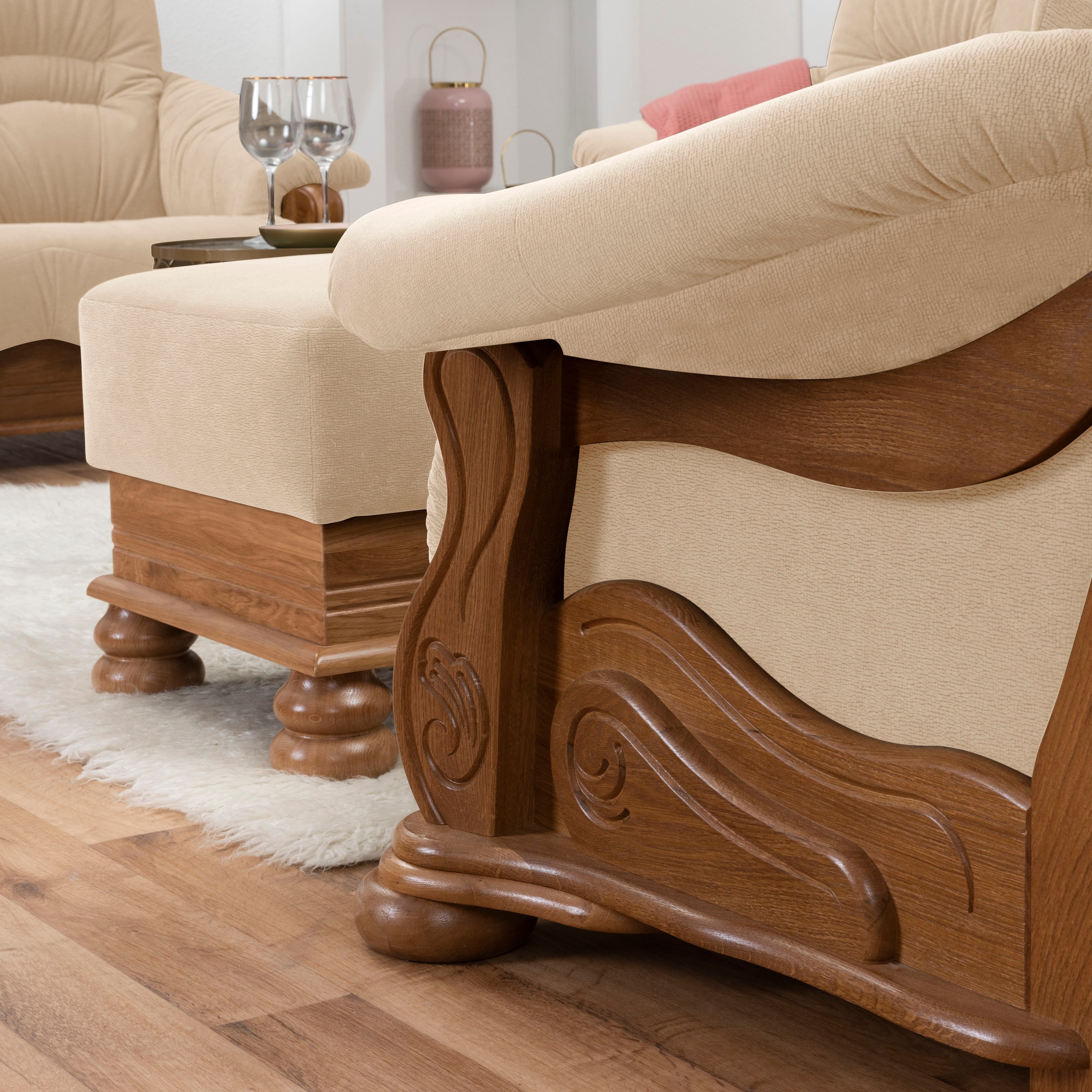 Max Winzer® 3-Sitzer »Texas mit aufwendig gefrästen Ornamenten im Eichenholzgestell«, bequemer Retro Klassiker, kompakte Stellmaße, Breite 202 cm
