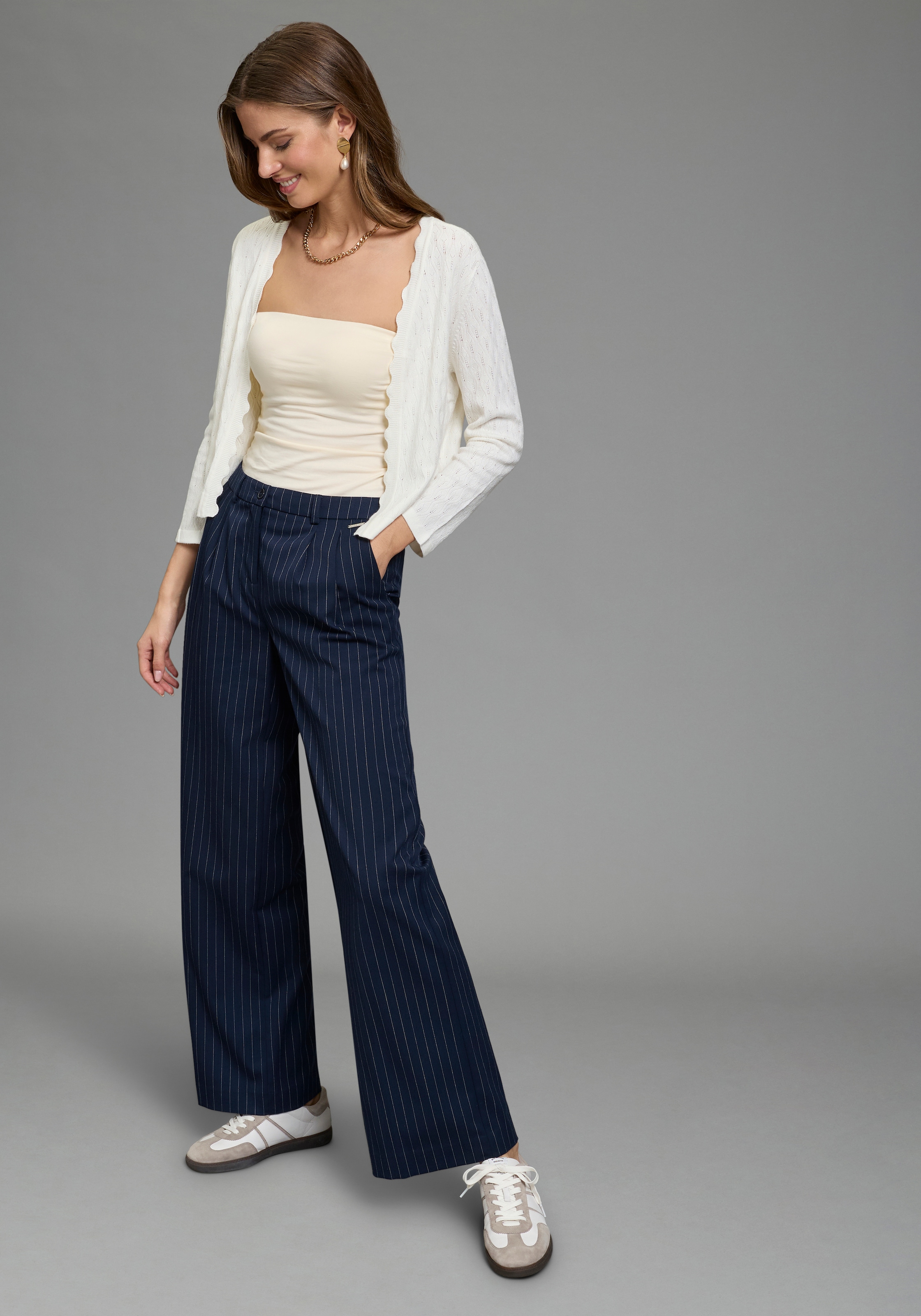 Laura Scott Strickjacke mit femininer Wellenkante