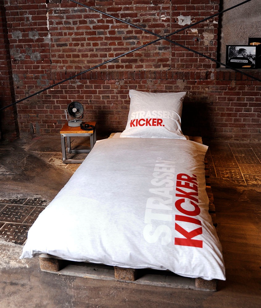   Bettwäsche »Strassenkicker by Lukas Podolski« 2 Stk. mit tollem Motiv