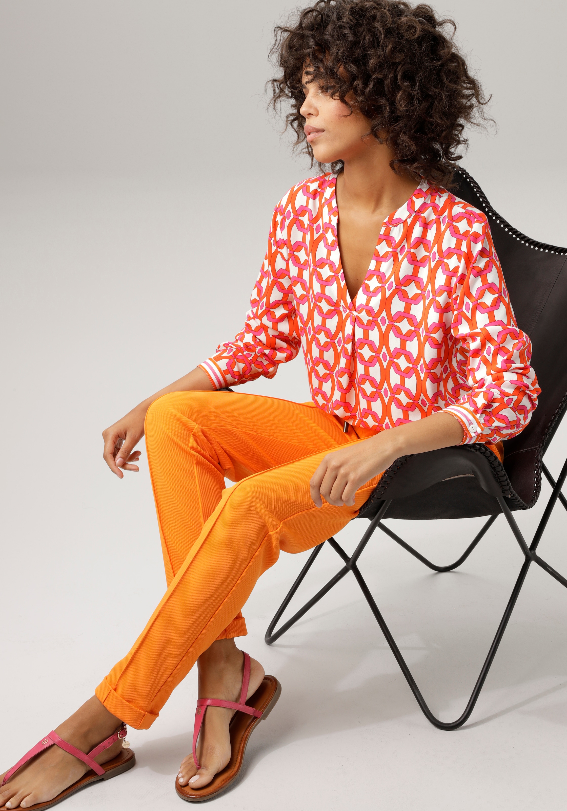 Aniston CASUAL Schlupfbluse, mit extravagantem, graphischem Druck
