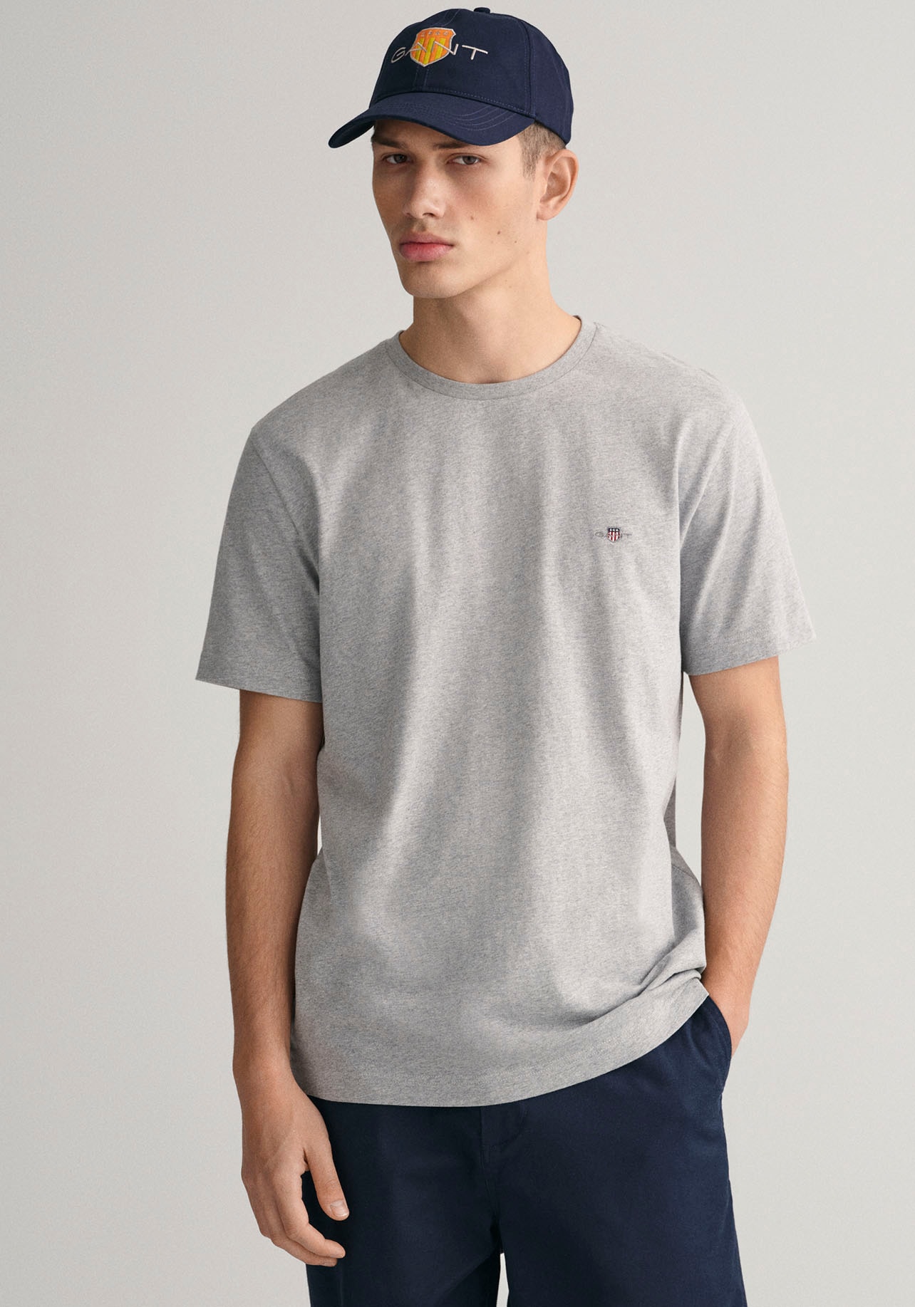 Gant T-Shirt »REG SHIELD SS T-SHIRT«, mit Logostickerei auf der Brust  online kaufen