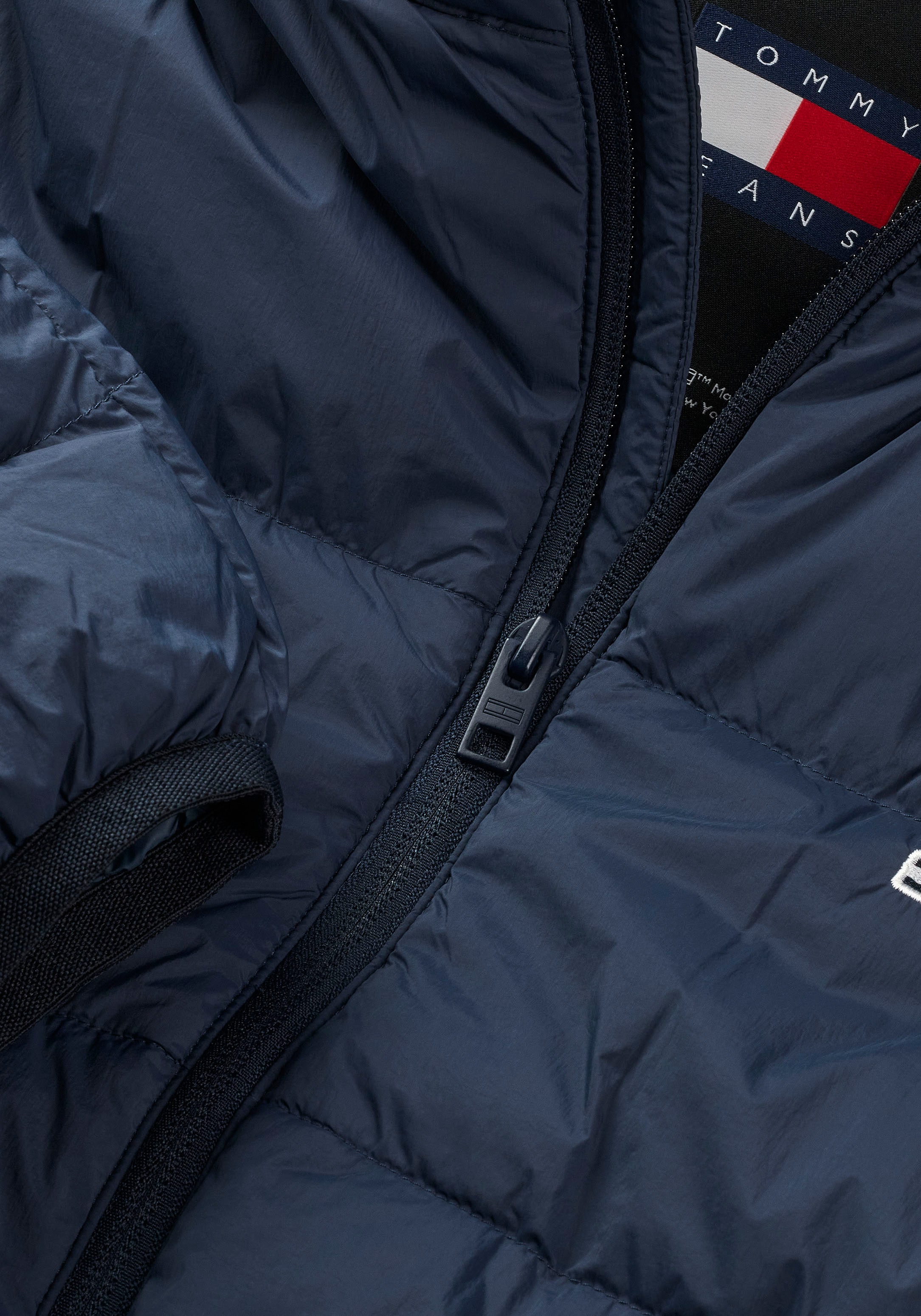 Tommy Jeans Steppjacke »TJM LIGHT DOWN JACKET«, mit Logostickerei