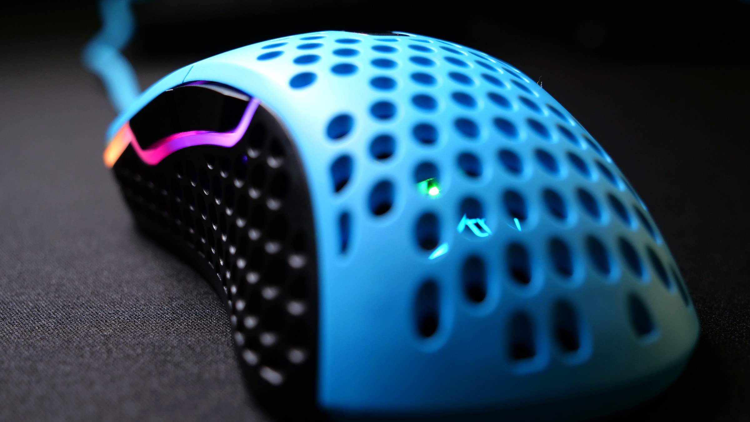 Cherry Xtrfy Gaming-Maus »M4 RGB«, kabelgebunden, ultraleichte Gaming-Maus