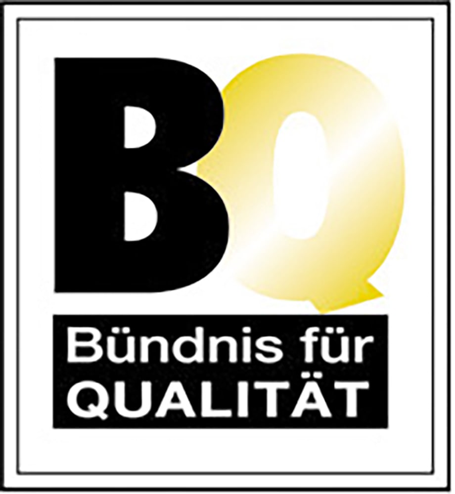 Wimex Kleiderschrank »Mugano, in 5 Breiten und 2 Höhen, Made in Germany«, (in Basic oder Premium Ausstattung mit 2 weiteren Einlegeböden), mit langen Griffstangen aus Metall, wahlweise mit oder ohne Spiegel