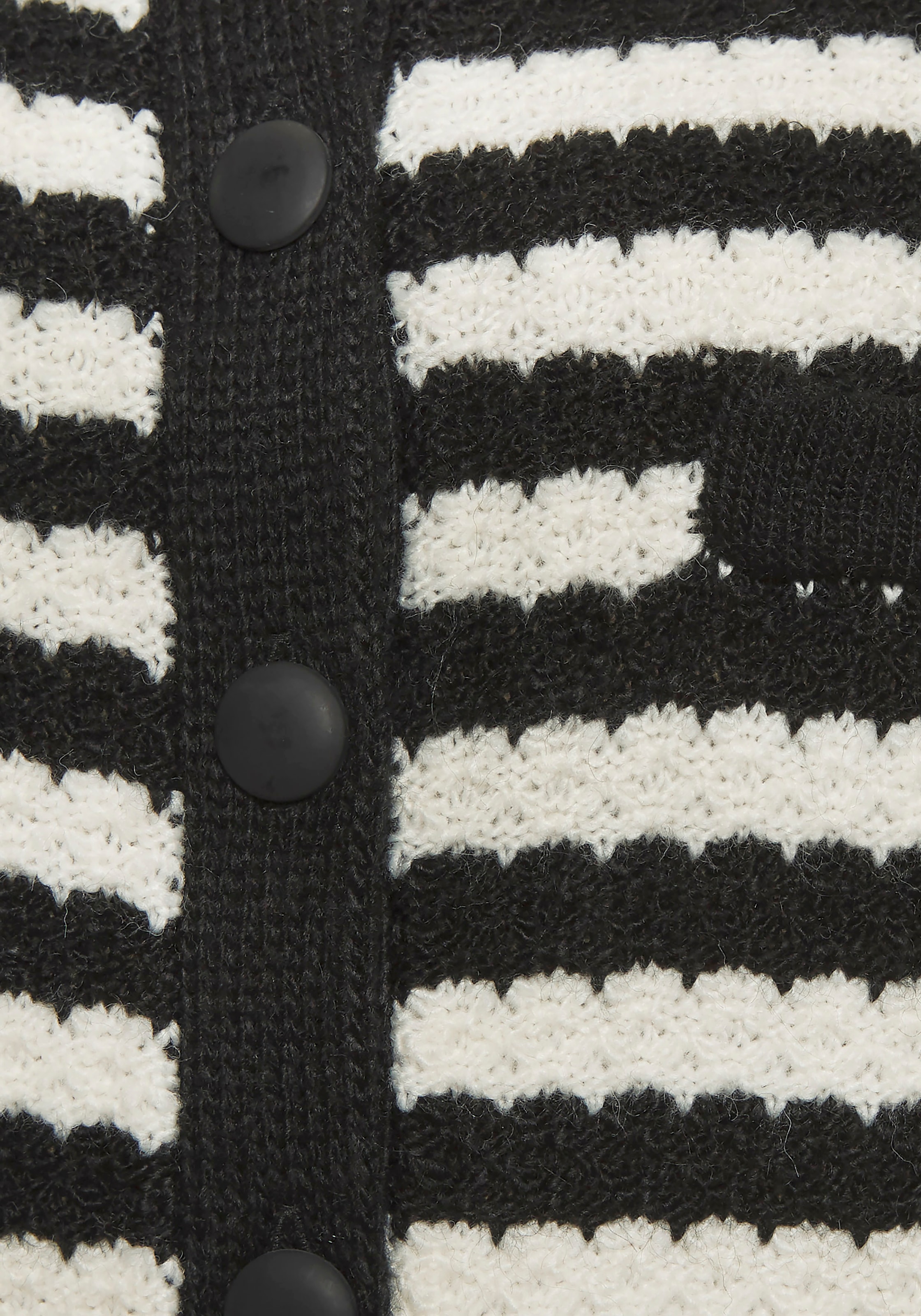 LASCANA Strickjacke, mit Streifenmuster, Kontrastbündchen, markante Knopfleiste
