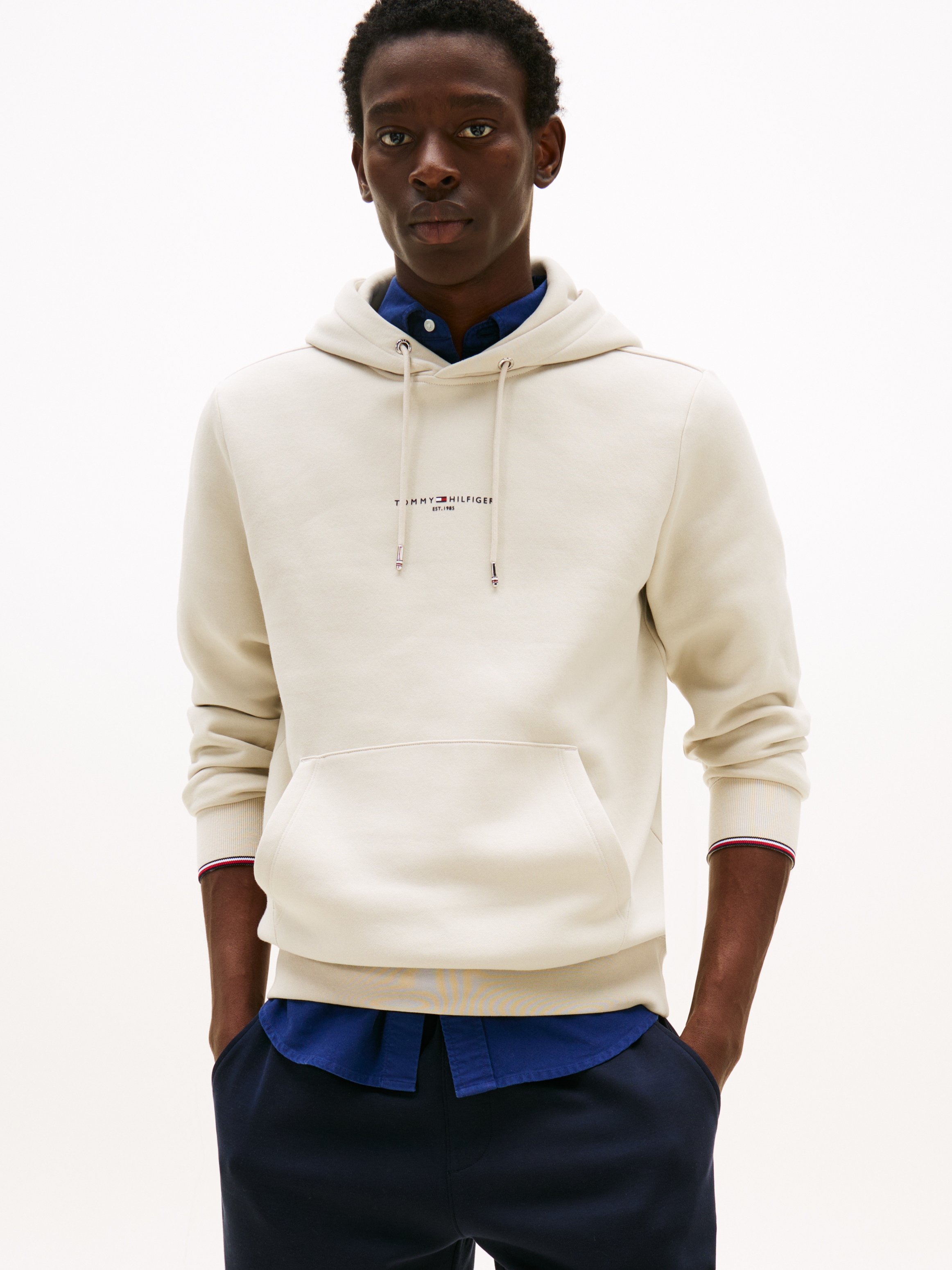 Tommy Hilfiger Hoodie »TOMMY LOGO TIPPED HOODY«, Tommy-Tape innen am Ausschnitt, Flag-Stickerei am Ärmel