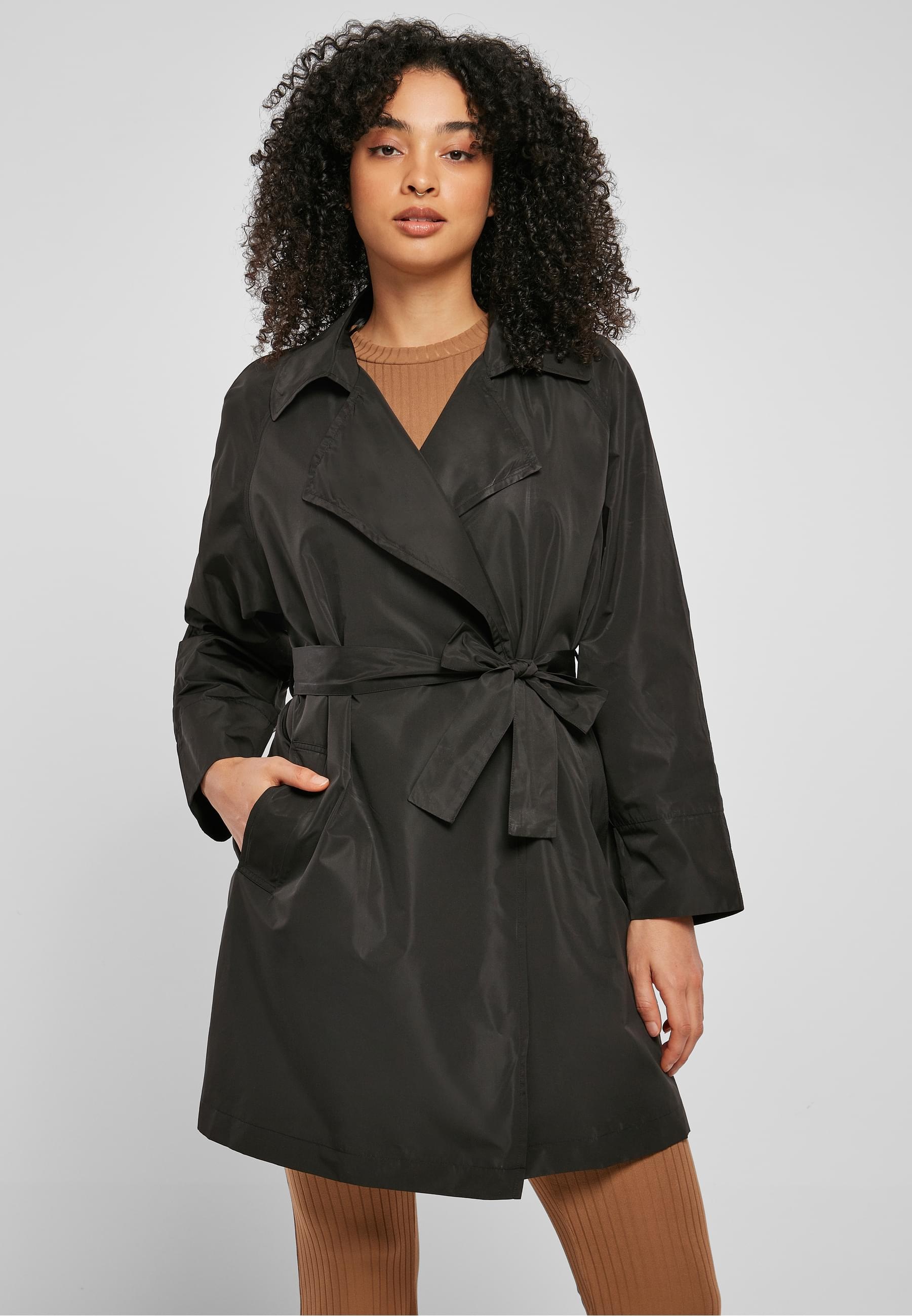 URBAN CLASSICS Winterjacke »Urban Classics Damen Ladies Crinkle Nylon Minimal Trench Coat« 1 Stk. tlg. ohne Kapuze