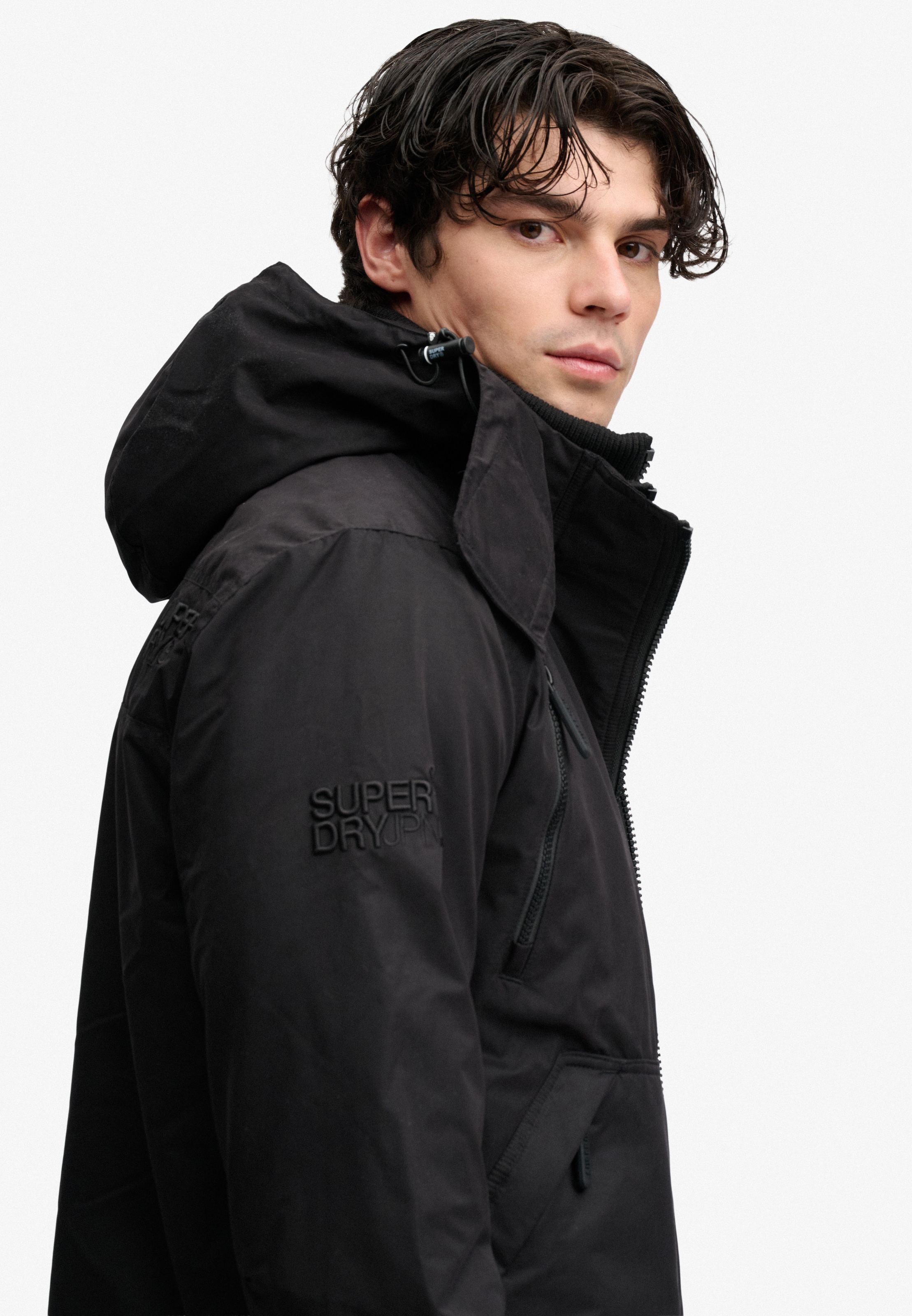 Superdry Outdoorjacke »HOODED MF ARCTIC WINDCHEATER« mit Kapuze Kunstfaser, loose fit