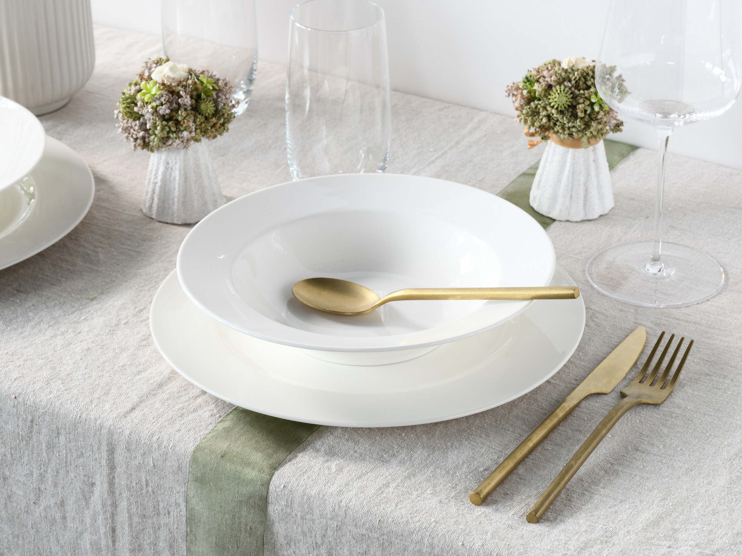 CreaTable Kombiservice »Fleur Royal, Kombi-Service 42-tlg« Traditionelle Fahnenform