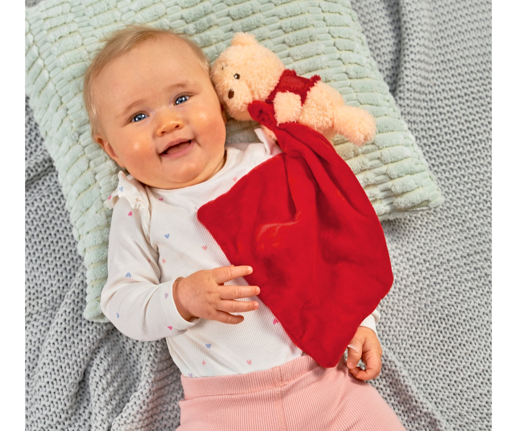 SIMBA Plüschfigur »Disney Winnie Pooh mit Kuscheltuch«
