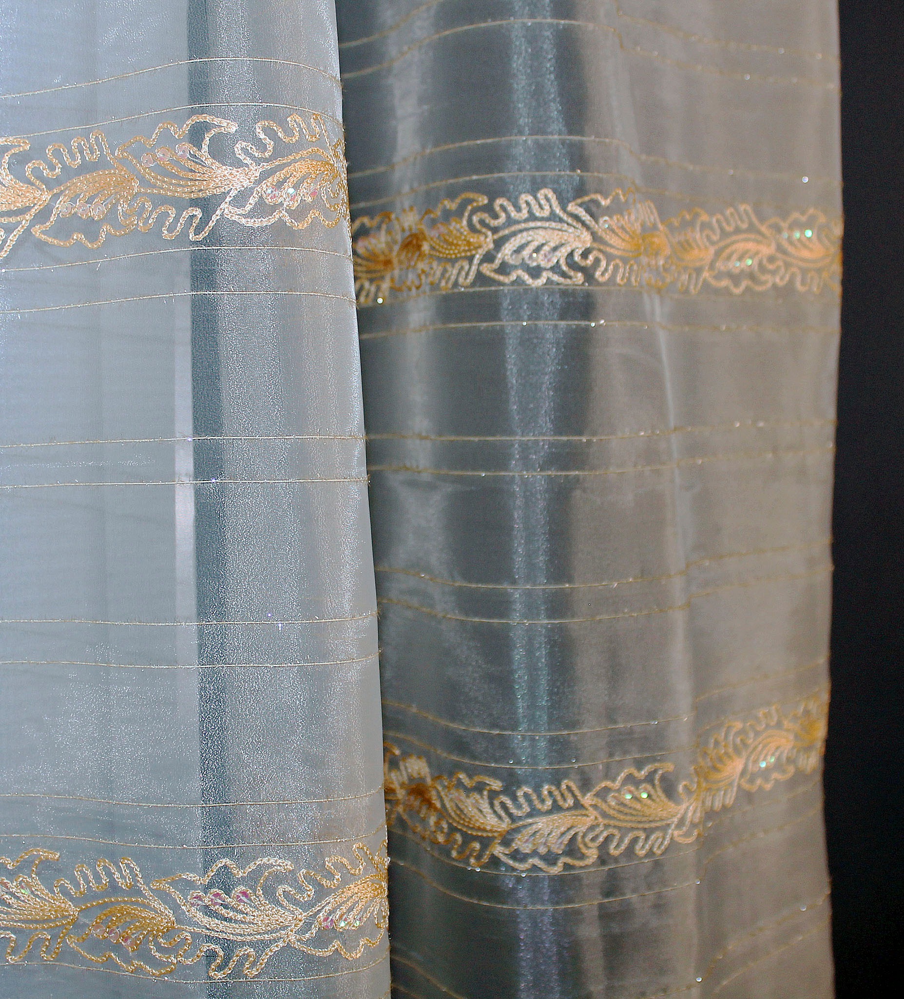 HOSSNER - ART OF HOME DECO Gardine »Sihlsee«, (1 St.), Schlaufenschal im besonderen Design