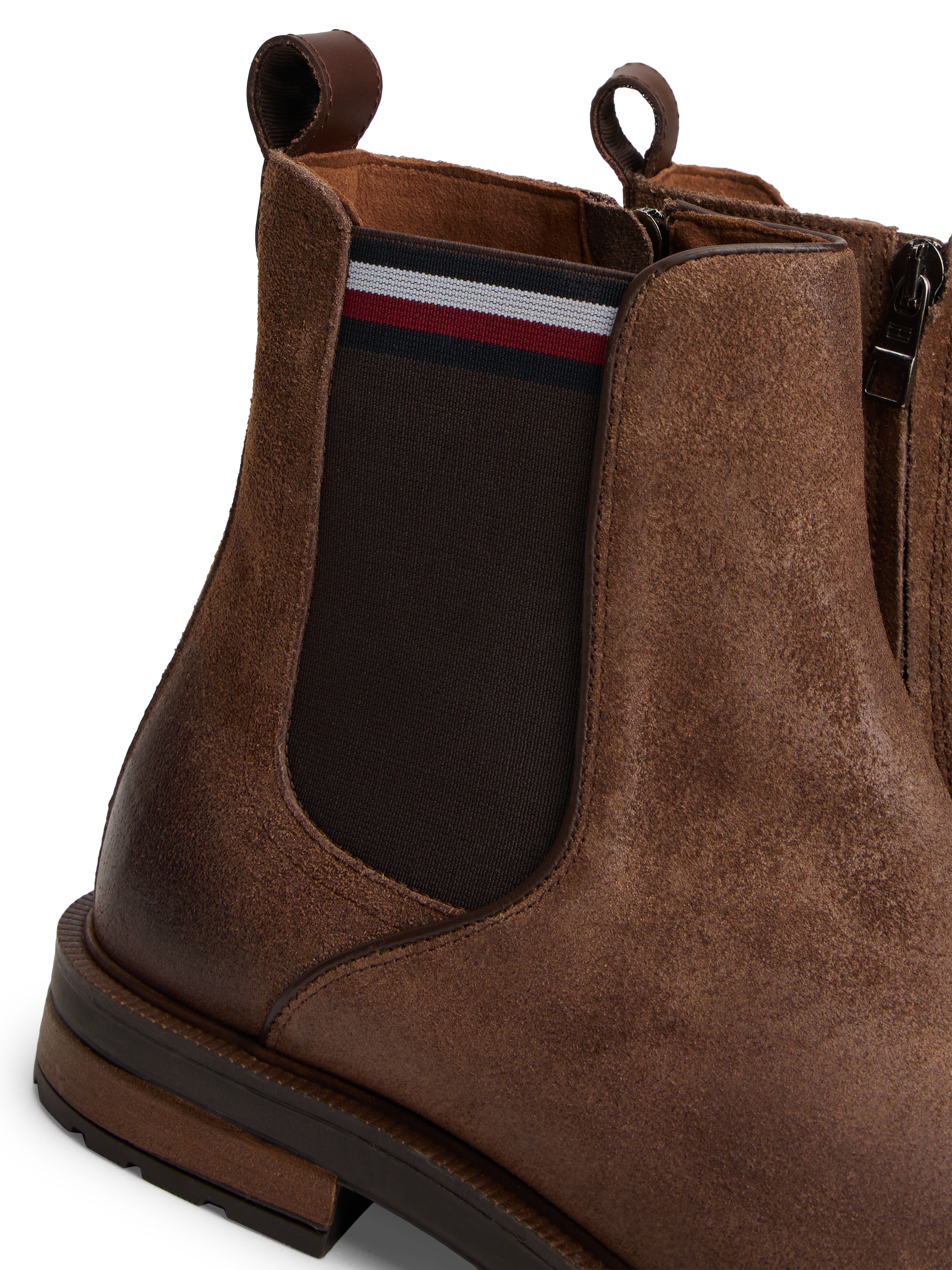 Tommy Hilfiger Chelseaboots »CLEATED HILFIGER SUEDE CHELSEA«, Blockabsatz, Stiefelette, Businessschuh mit Logostreifen