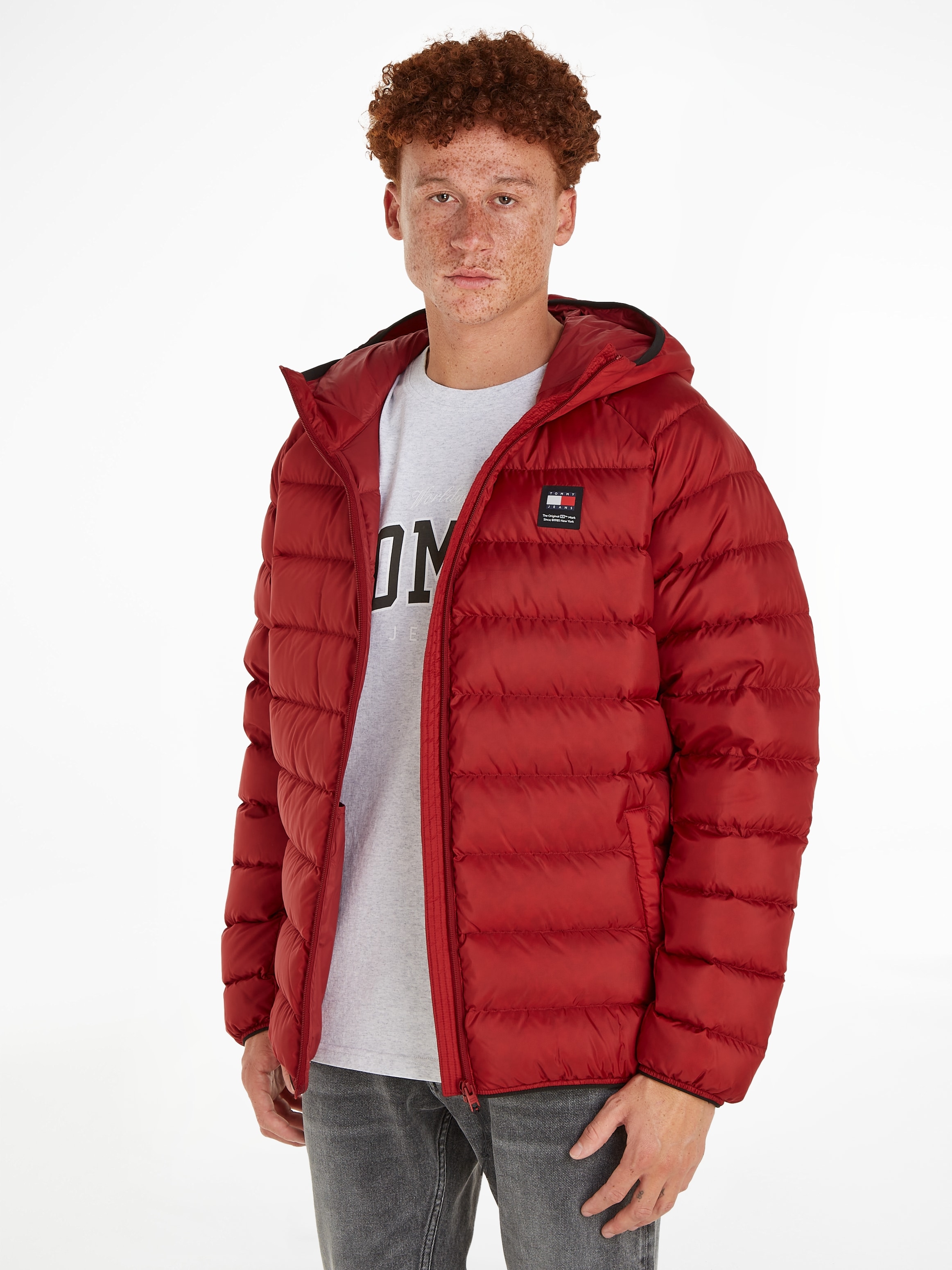 Tommy Jeans Daunenjacke »TJM HOODED LT DOWN JACKET EXT«, mit Kapuze, mit Kapuze und integriertem Stehkragen