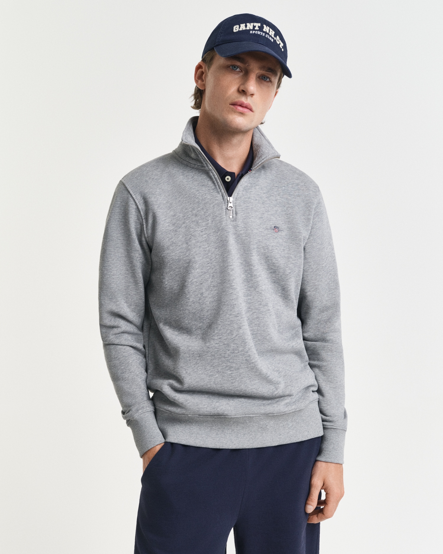 Gant »REG SHIELD HALF ZIP SWEAT«, mit Logostickerei auf der Brust
