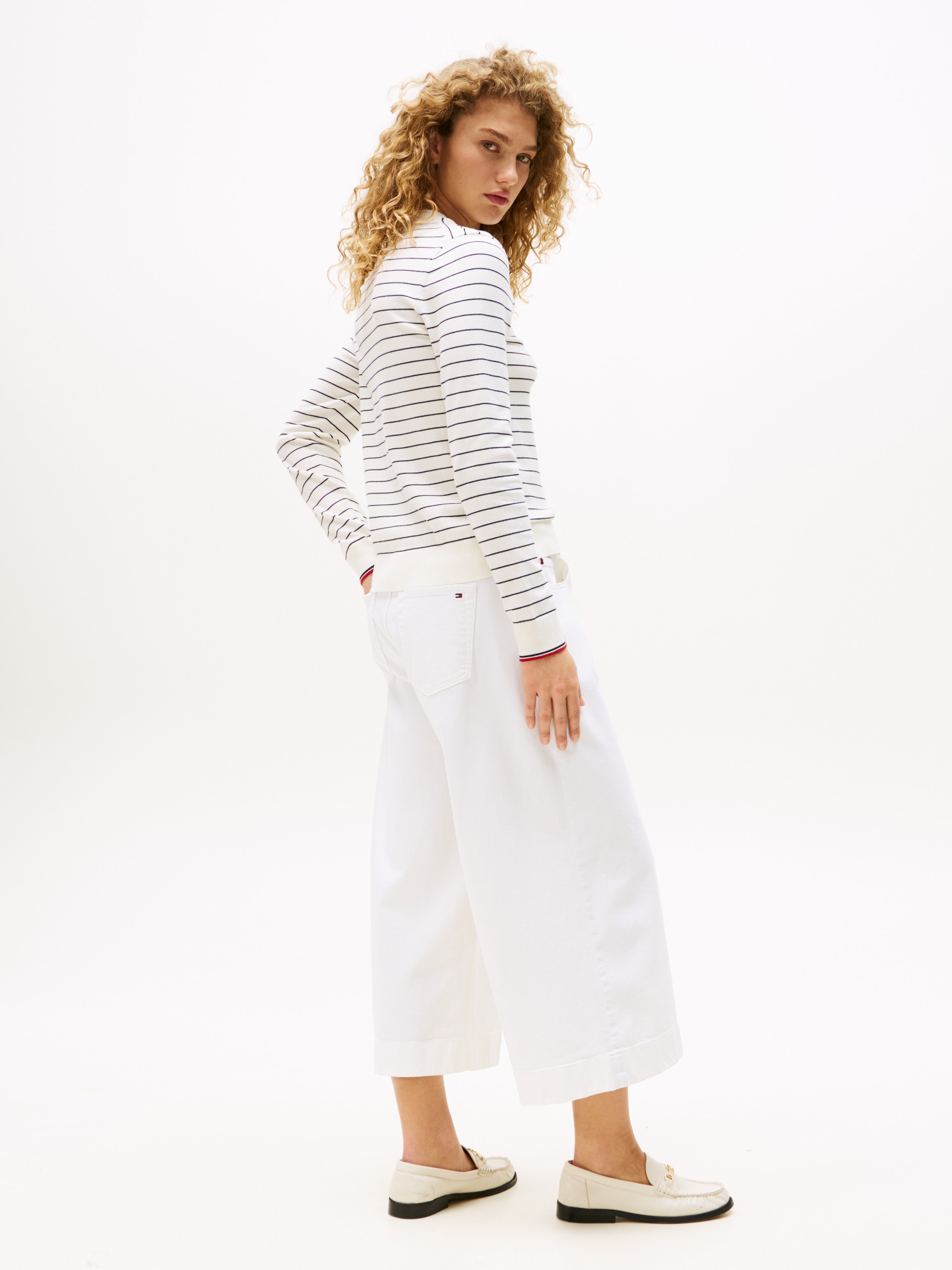Tommy Hilfiger Rundhalspullover »CO JERSEY STITCH LS C-NK SWT«, mit Logostickerei