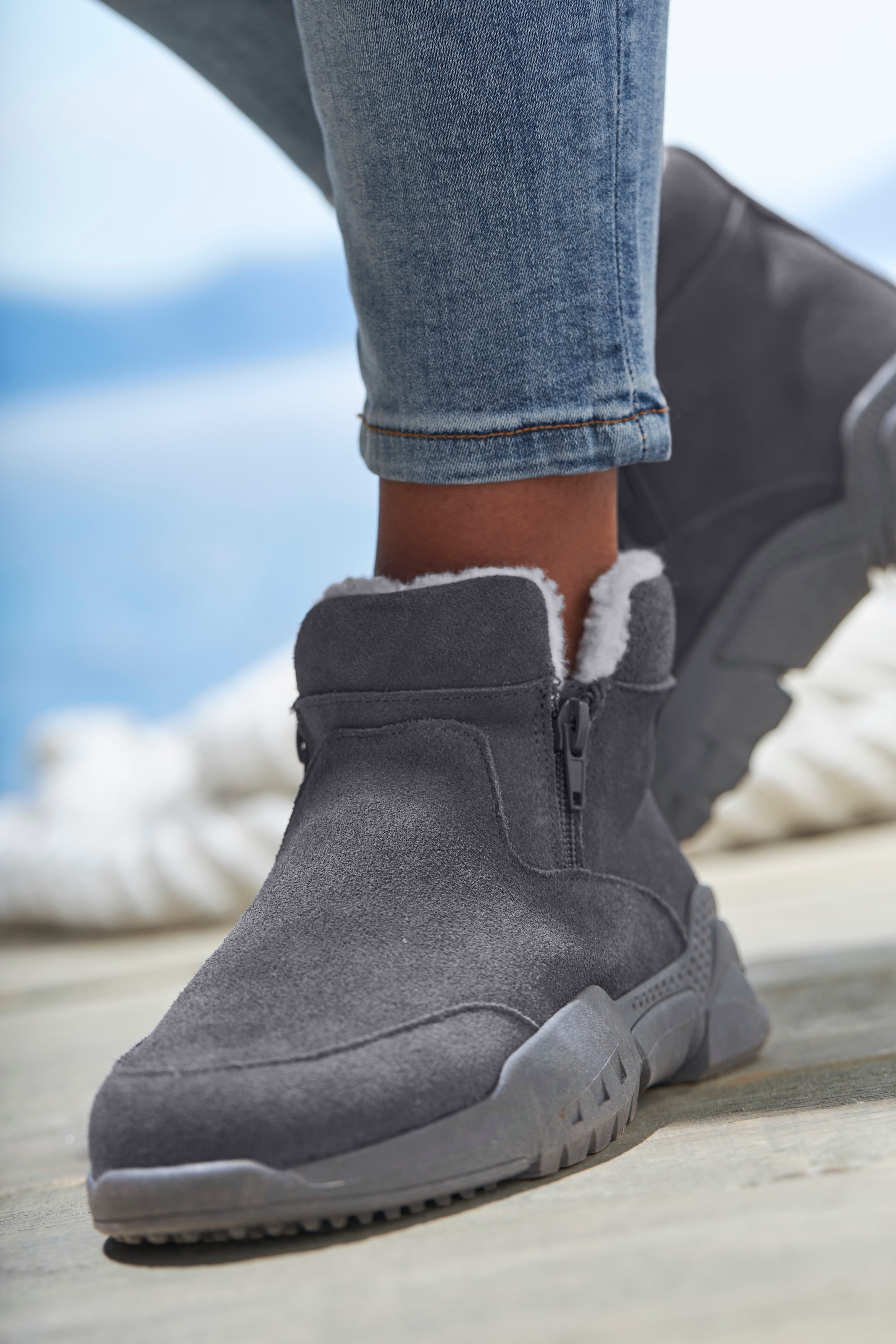 Vivance Stiefelette, aus Veloursleder und mit Warmfutter, Winterstiefel, Stiefel, Boots