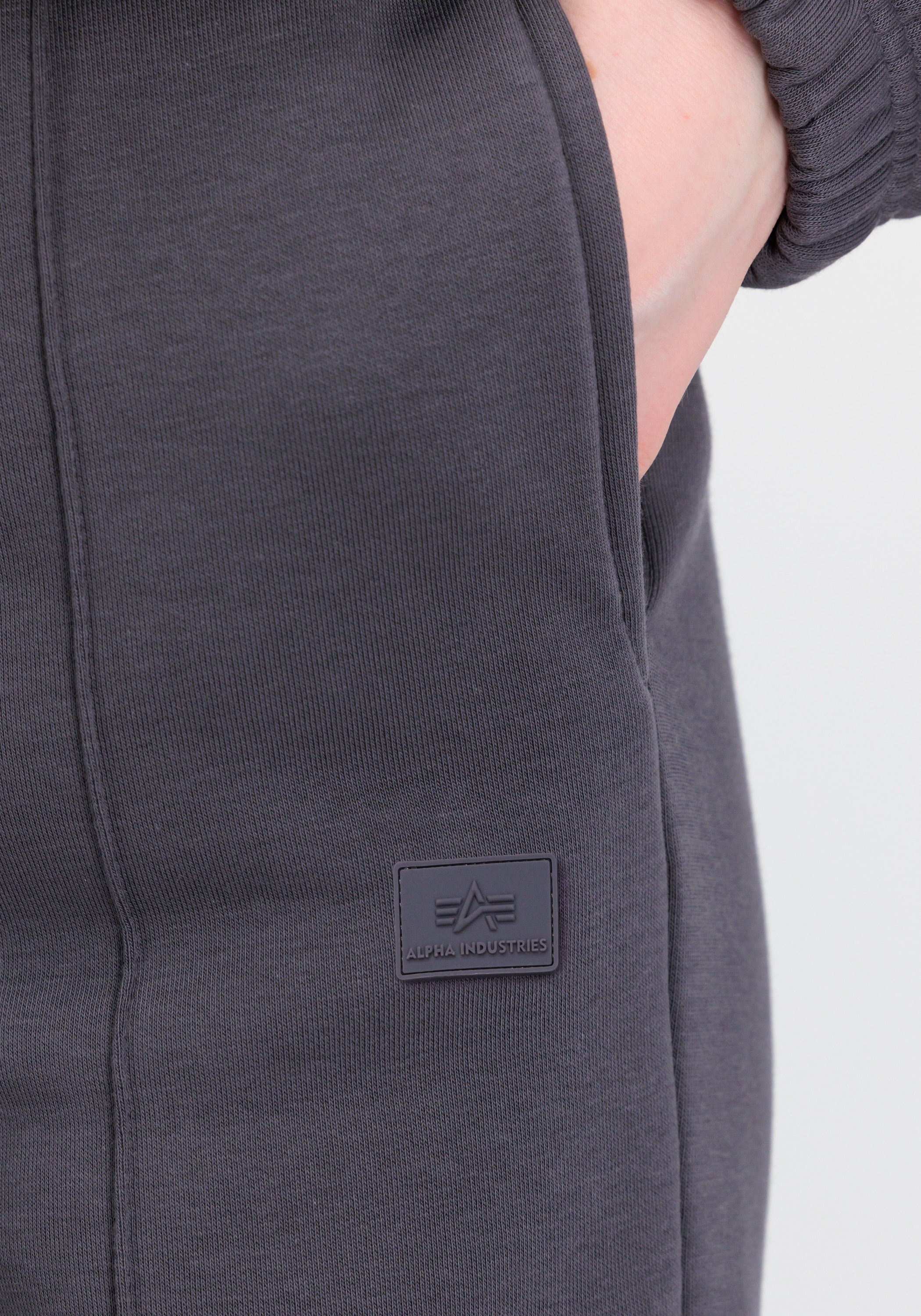 Alpha Industries Jogginghose »Alpha Industries Women - Jogger X-Fit Label Wide Jogger Wmn«
