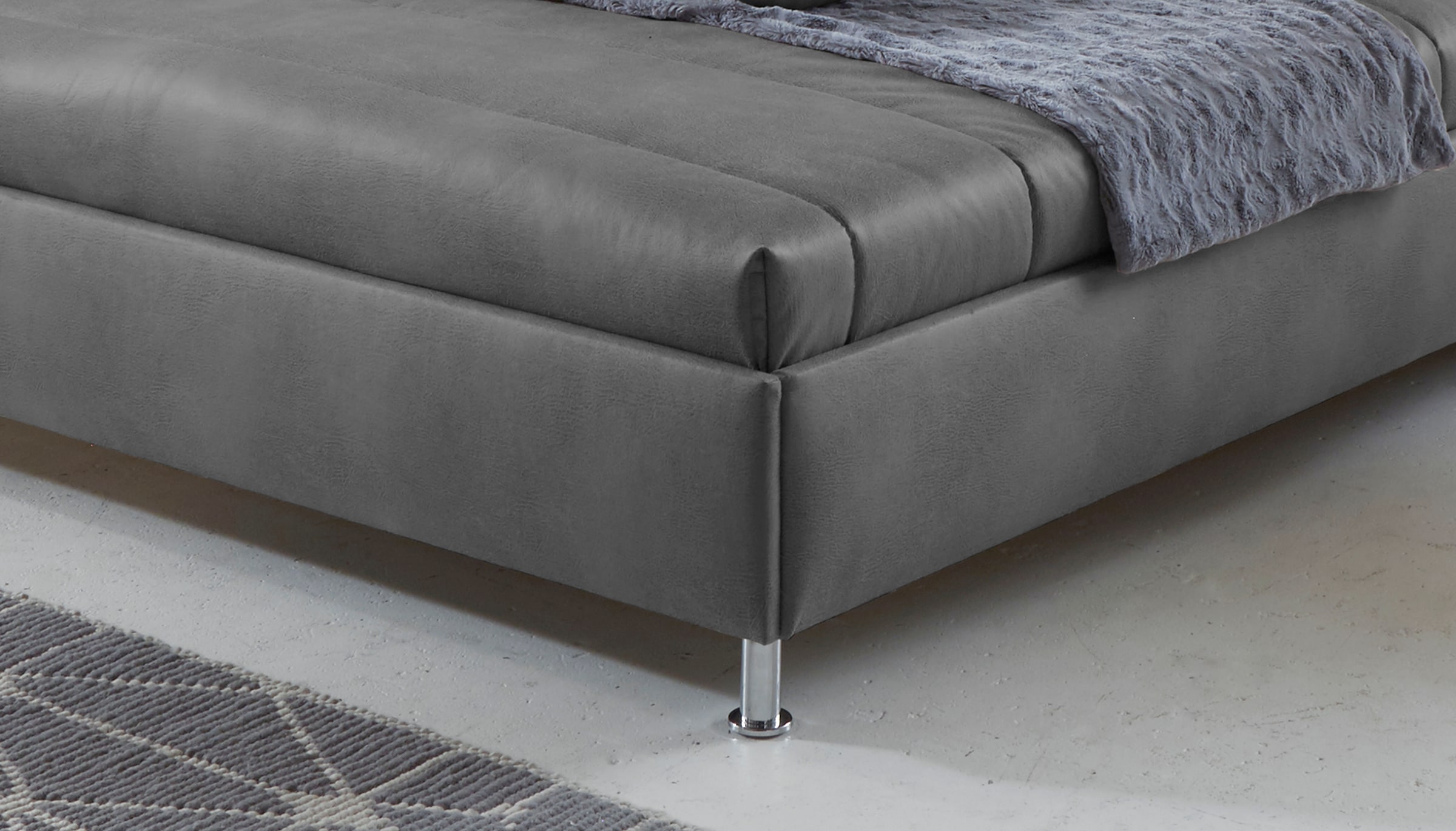 Westfalia Schlafkomfort Bett mit Bezug aus Microvelours in Lederoptik, vormontierte Schrauben