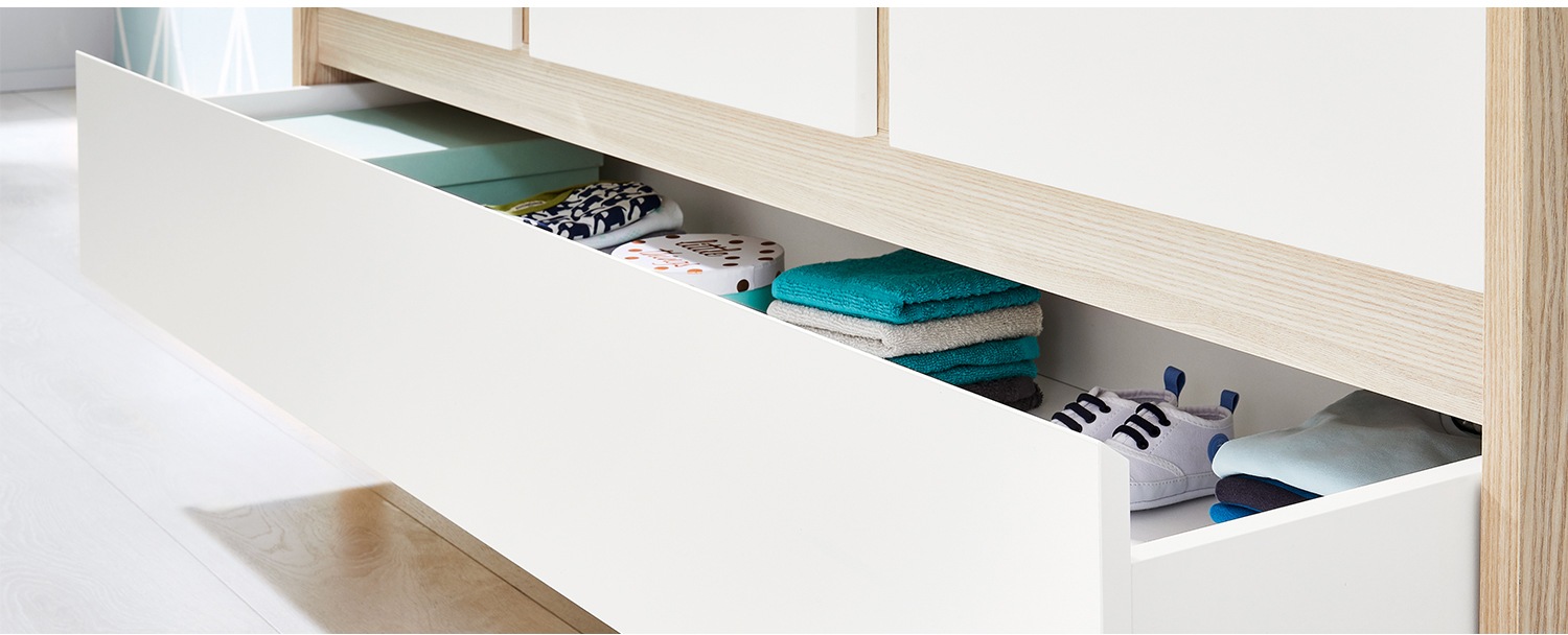 Pinolino® Babyzimmer-Komplettset »Flow«, (Set, 3 St., Kinderbett, Schrank, Wickelkommode), breit groß; mit Kinderbett, Schrank und Wickelkommode; Made in Europe