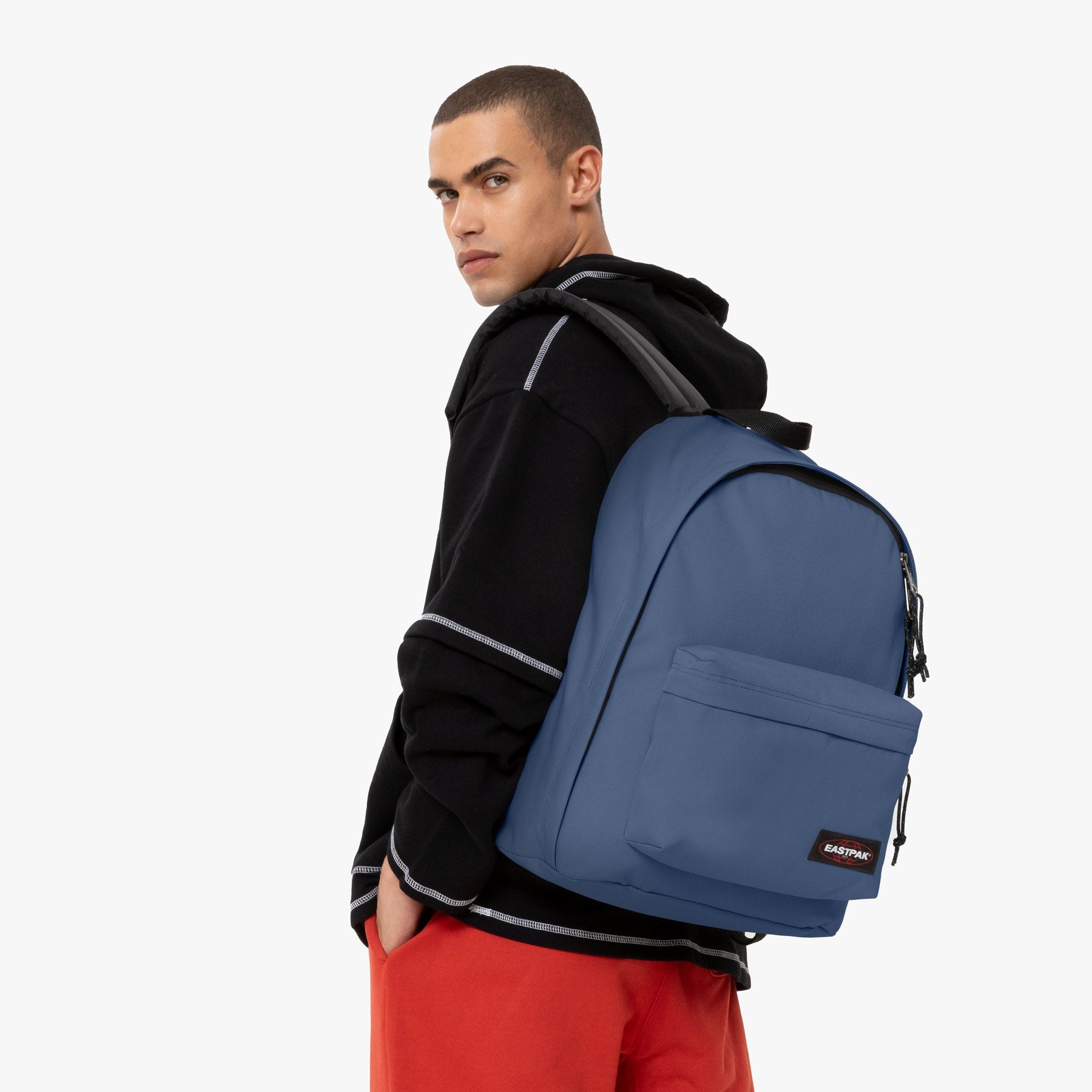 Eastpak Freizeitrucksack »OUT OF OFFICE« Unisex Cityrucksack, Arbeitsrucksack, Schulrucksack mit Logo-Aufnäher