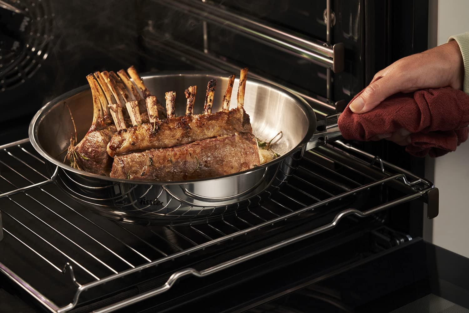 Fissler Bratpfanne »Steelux Pro«, Edelstahl 18/10, (1 tlg.), cookstar® Allherdboden, Schüttrand, Mess-Skala. Made in Germany