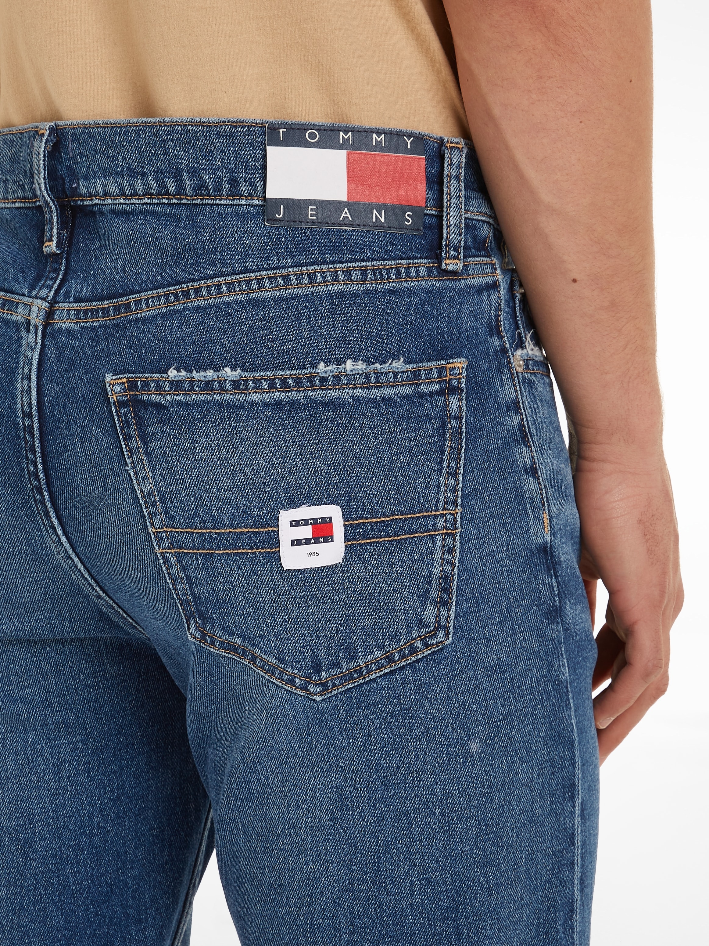 Tommy Jeans Dad-Jeans »DAD JEAN RGLR«, im 5-Pocket-Style