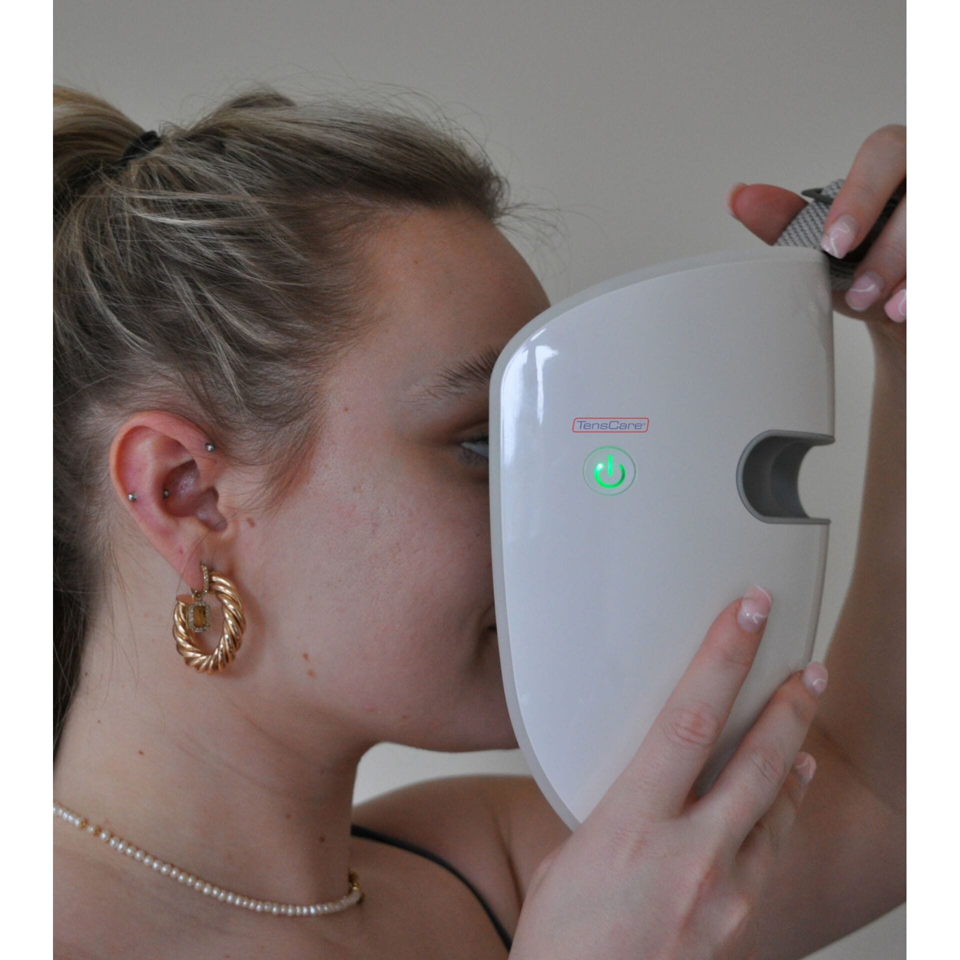 TensCare Gesichtsmassagegerät »Glowmask Gesichtsmakse mit LED«, (5 tlg., LED Maske inkl. Fernbedienung, USB-Ladekabel und Reisetasche), Drei Lichtarten für geziehlte Hautpflege