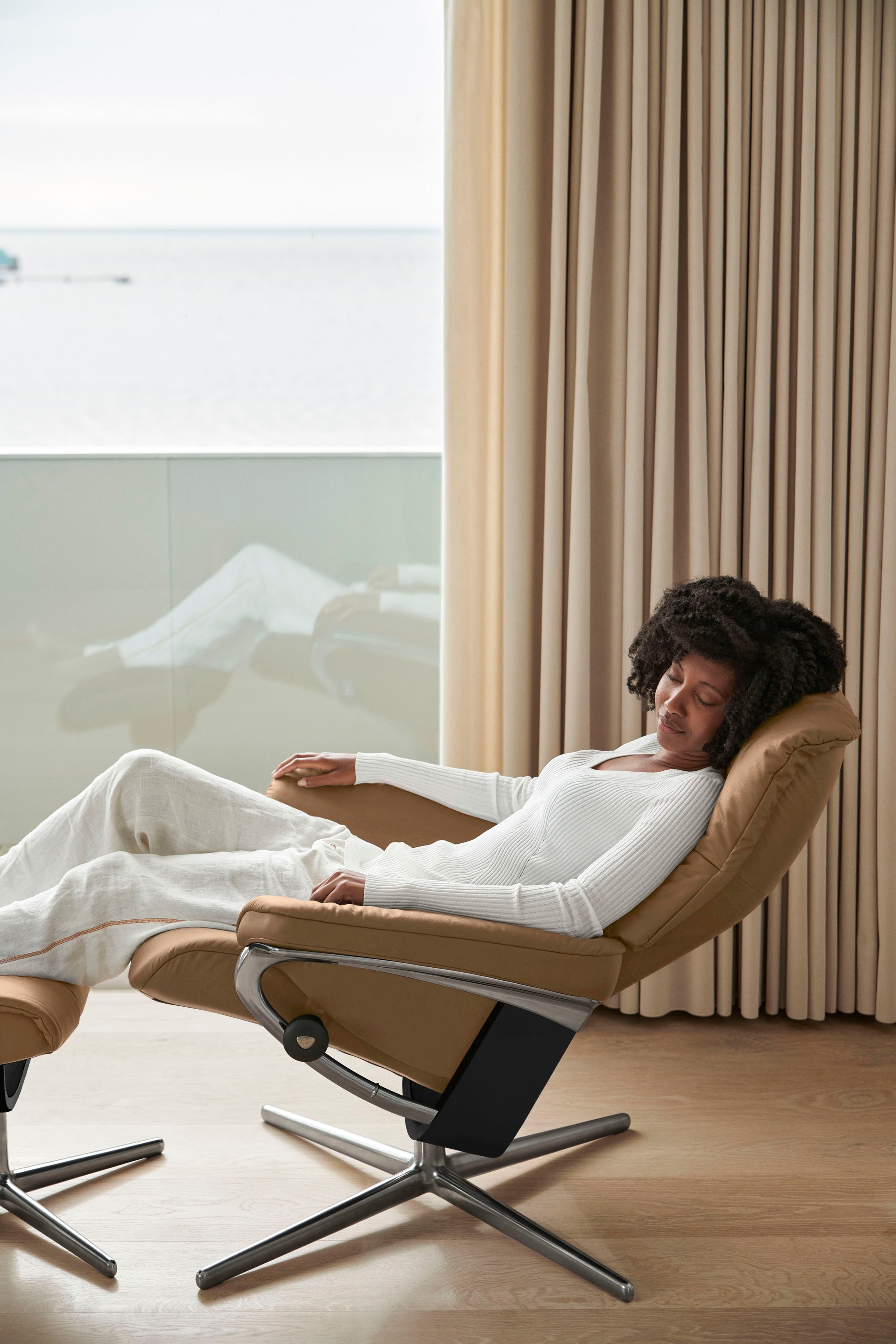 Stressless® Relaxsessel »Mayfair«, (Set, Relaxsessel mit Hocker), mit Hocker, mit Cross Base, Größe S, M & L, Holzakzent Schwarz