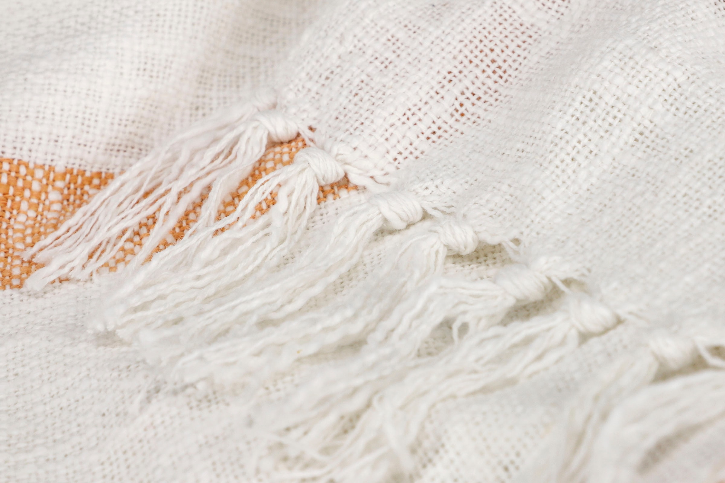 Esprit Plaid »Arne«, im Naturlook mit langen Fransen